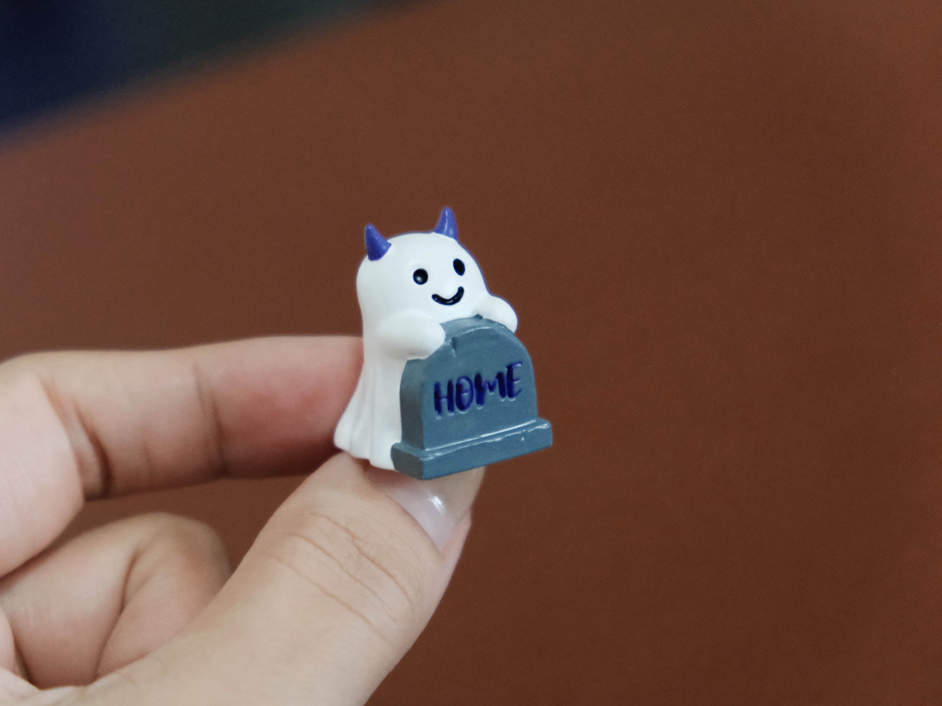 Halloween Ghost Resin Keycaps - Customized Mechanical Keyboard Keycaps for Gaming & Typing - Spooky Decor for Halloween & Cosplay Enthusiasts
