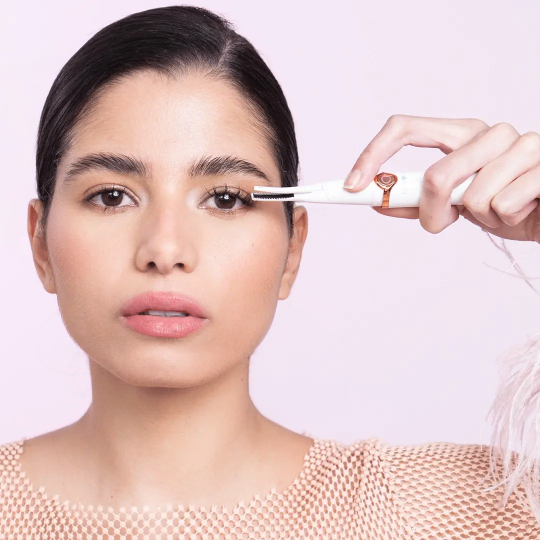 RIKI Professional Eyelash Curler - Waterproof & Painless Eyelash Curling Tool for Long-Lasting Curls | Perfect for Daily Makeup, Special Occasions & Photos