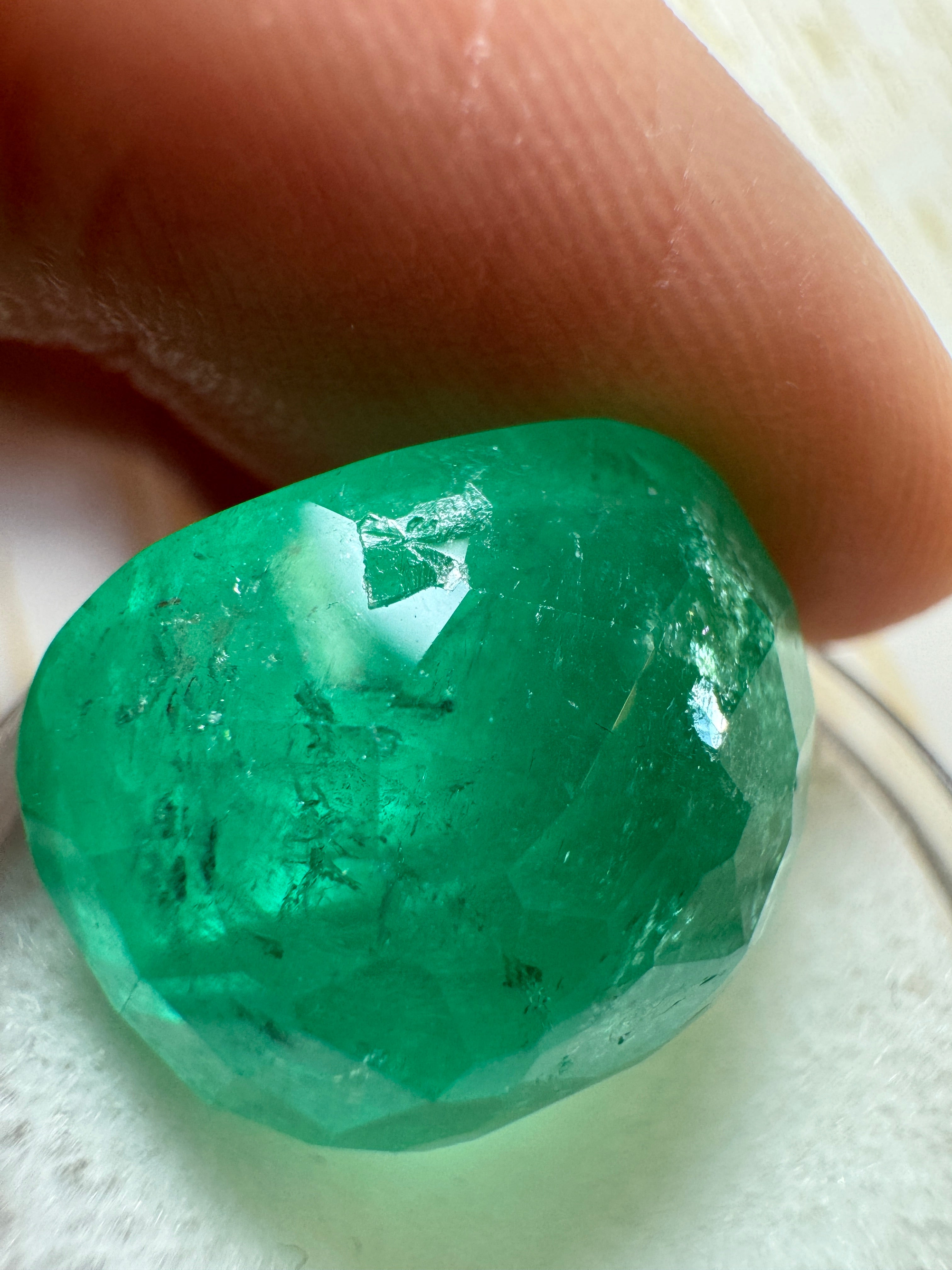 22.61 Carat Natural Colombian Emerald - Loose Cushion Cut Gemstone for Jewelry Making (18x16mm, Spring Green) | Perfect for Engagement Rings, Necklaces & Custom Designs