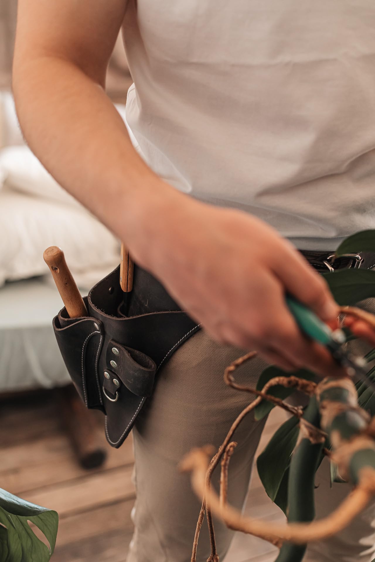 **Leather Tool Belt for Gardeners, Electricians & Carpenters - Handmade Florist & Work Belt for Men & Women (Brown/Black CrazyHorse, One Size) - Perfect for Landscaping, Construction & DIY Projects**