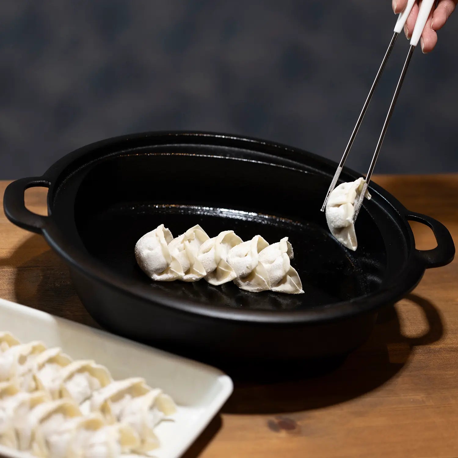 Premium Iwachu Nambu Cast Iron Sukiyaki & Gyoza Pan with Wooden Lid - Authentic Japanese Cookware for Hot Pot, Dumplings & Tabletop Cooking - Perfect for Home Dining & Entertaining