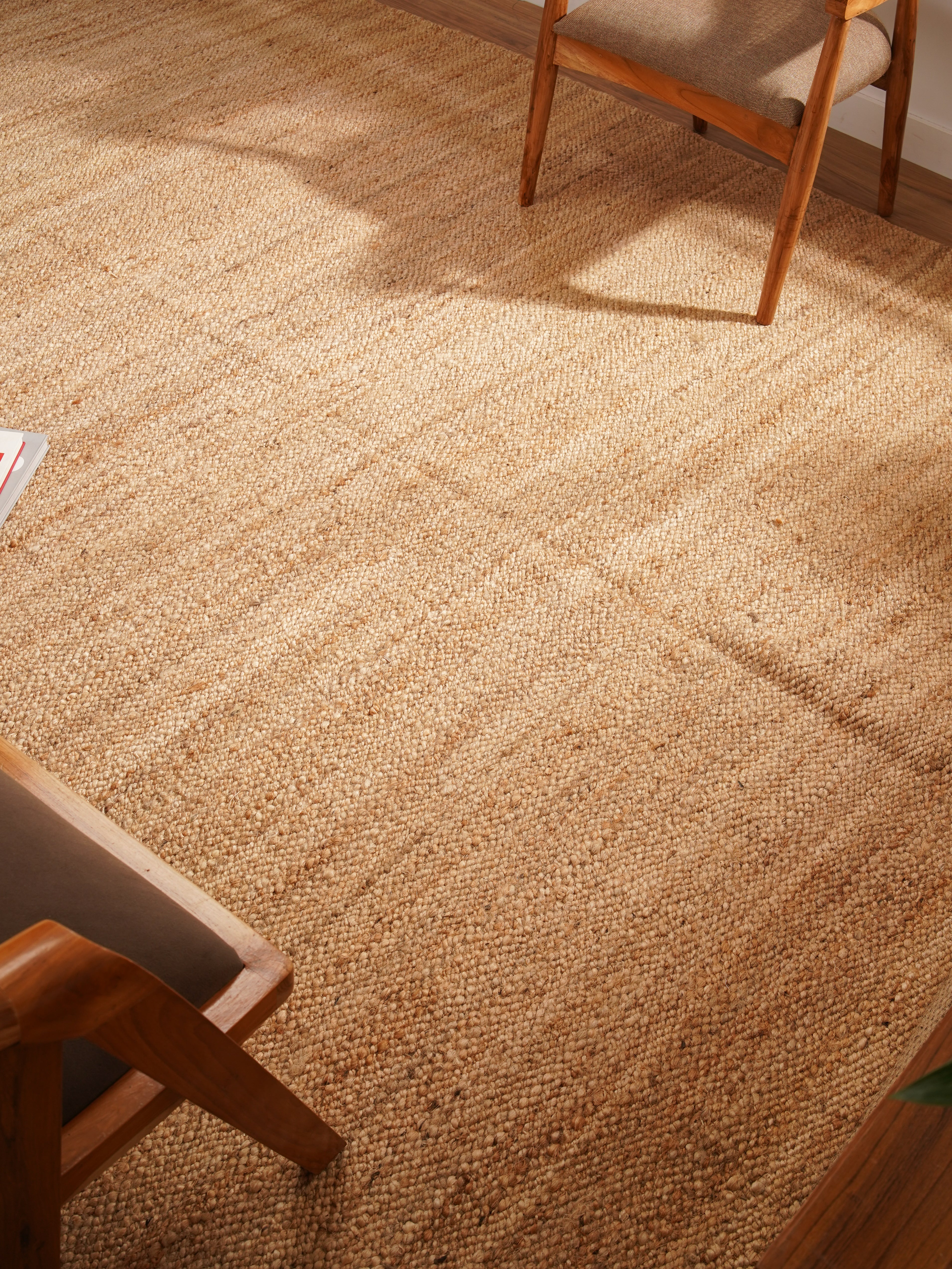 Classic Handwoven Jute Braided Rug - Natural Fiber Floor Mat for Living Room, Bedroom, or Entryway - Eco-Friendly Home Decor