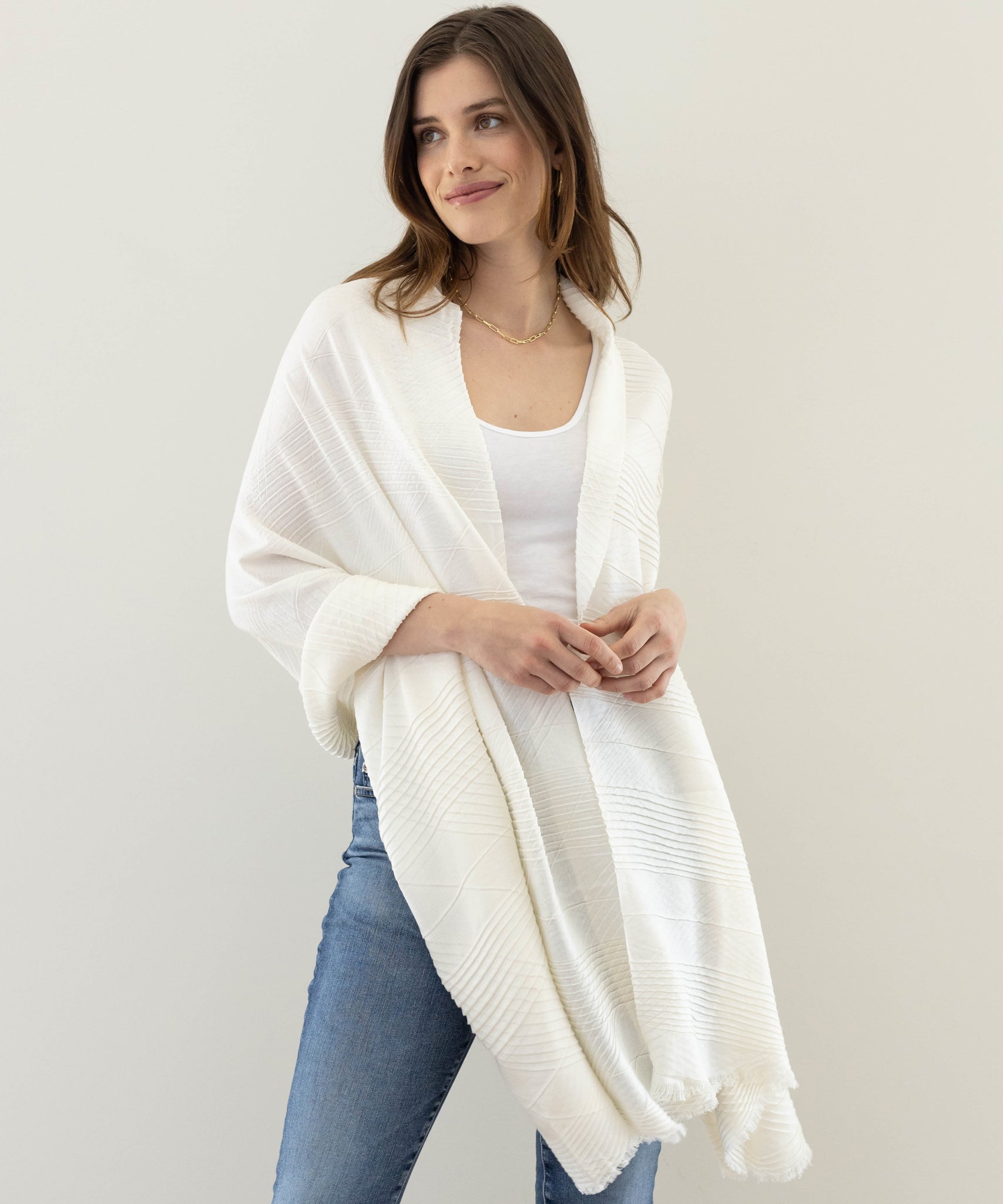 Essential Pleated Milk Wrap - Stylish & Comfortable Nursing Cover for Breastfeeding Moms - Perfect for On-the-Go, Travel, and Public Nursing