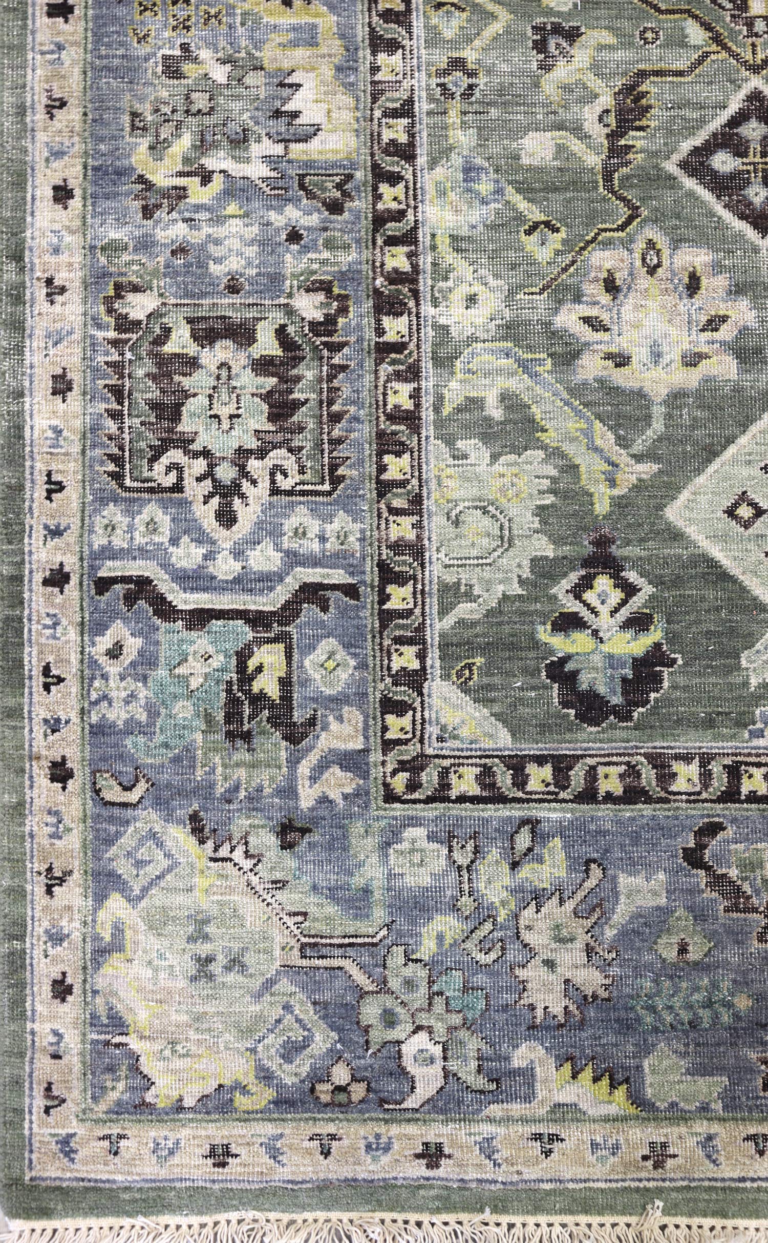 Handwoven Amritsar Transitional Area Rug J65883 - Perfect for Living Room, Bedroom, and Home Decor