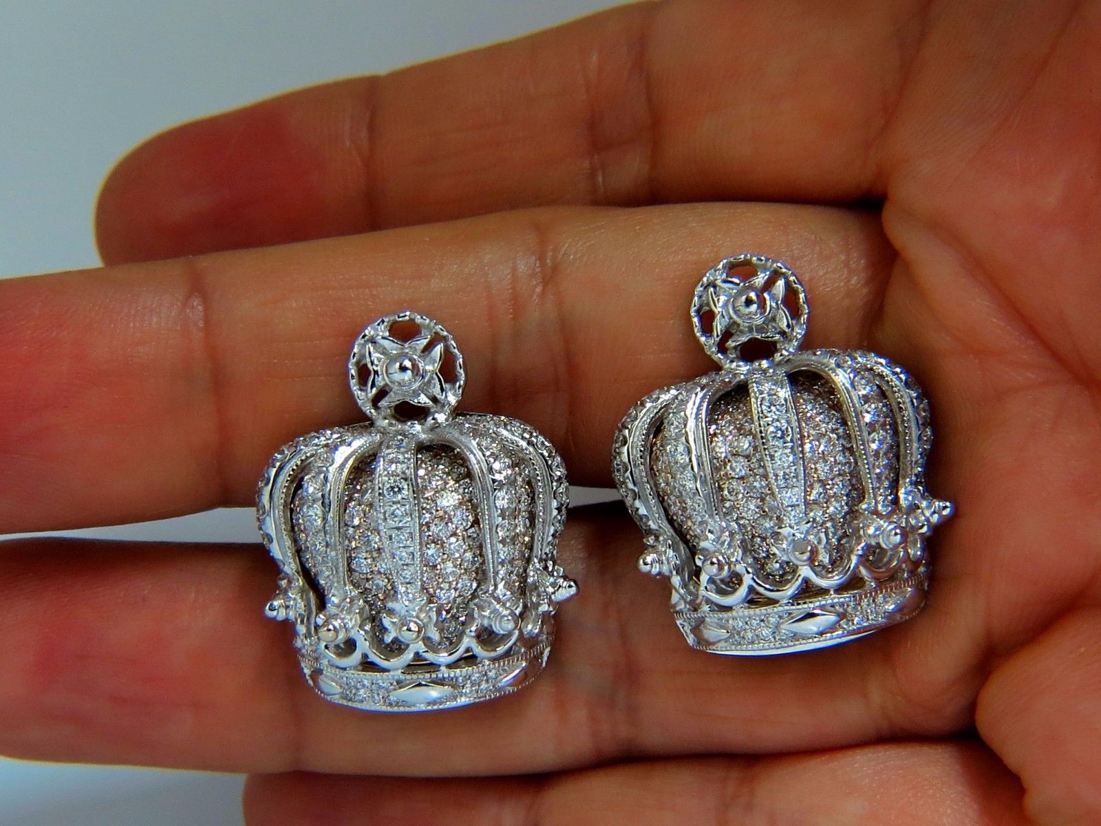 18K Gold 3D Royal Crown Cufflinks with 6.00ct Diamonds - Luxury Men's Jewelry for Weddings, Black Tie Events & Formal Occasions
