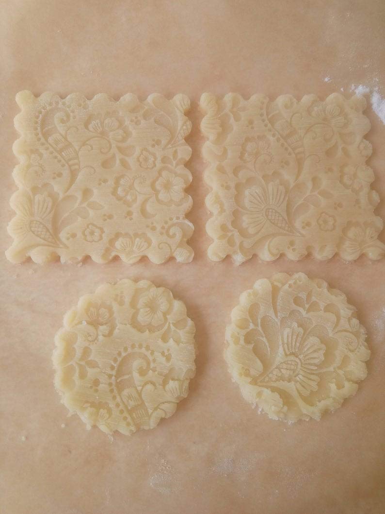 Floral Engraved Rolling Pin - Flower Embossed Baking Roller for Cookies, Pastry & Dough - Perfect Gift for Women, Mothers Day, Housewarming & DIY Enthusiasts - Create Beautiful Paisley Patterns on Gingerbread & Homemade Treats