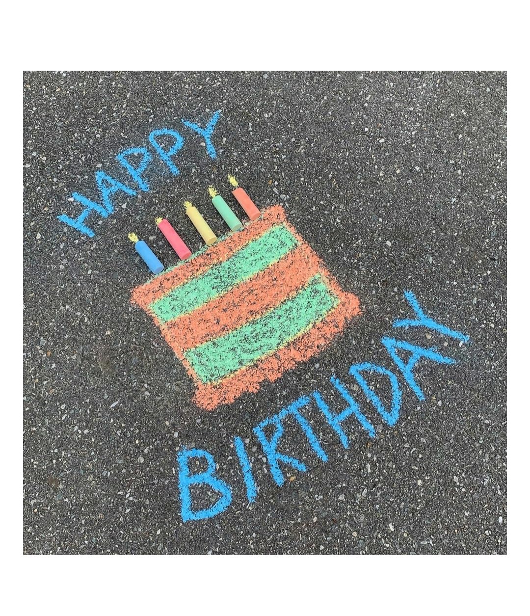 Cra-Z-Art Sidewalk Chalk - 32 Vibrant Colors Non-Toxic Outdoor Chalk for Kids - Perfect for Driveway Art, Playground Fun & Summer Activities