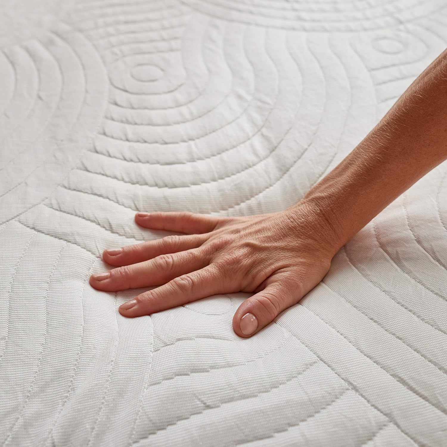 Tempur-Pedic Cool Luxury Mattress Pad - Queen Size, Cooling Mattress Topper, Breathable & Hypoallergenic - Perfect for Hot Sleepers & Allergy Sufferers - White