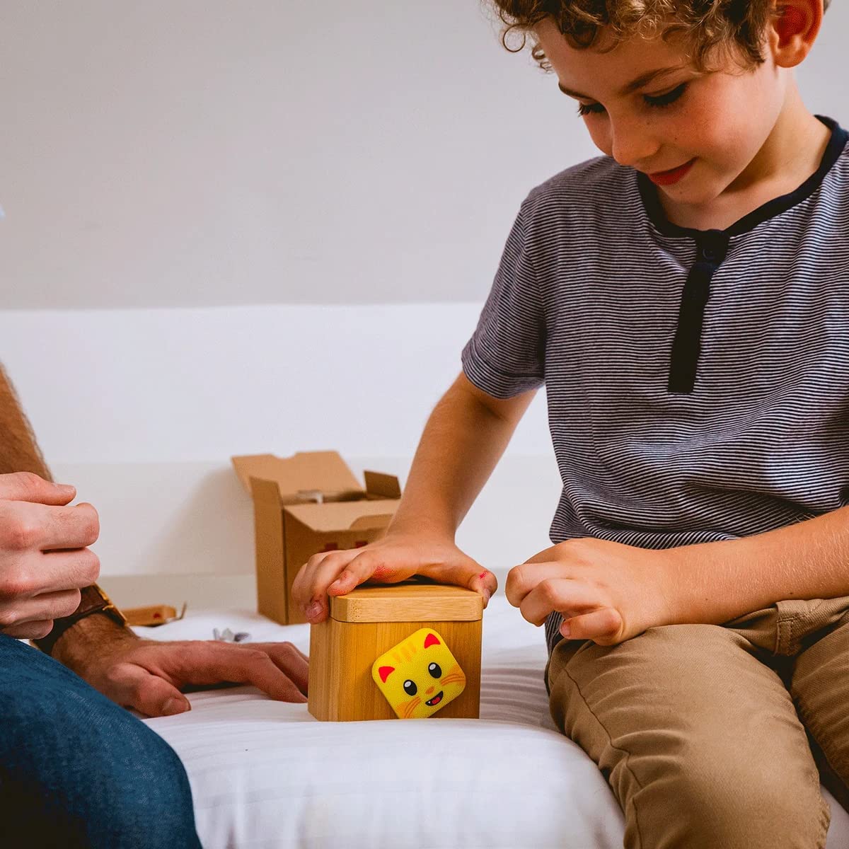 Lovebox for Kids - Digital Love Note Messenger | Meaningful Gift for Boys & Girls | Parent-Child Connection Device | USA Plug Version | Perfect for Birthdays, Valentine's Day & Long Distance Relationships