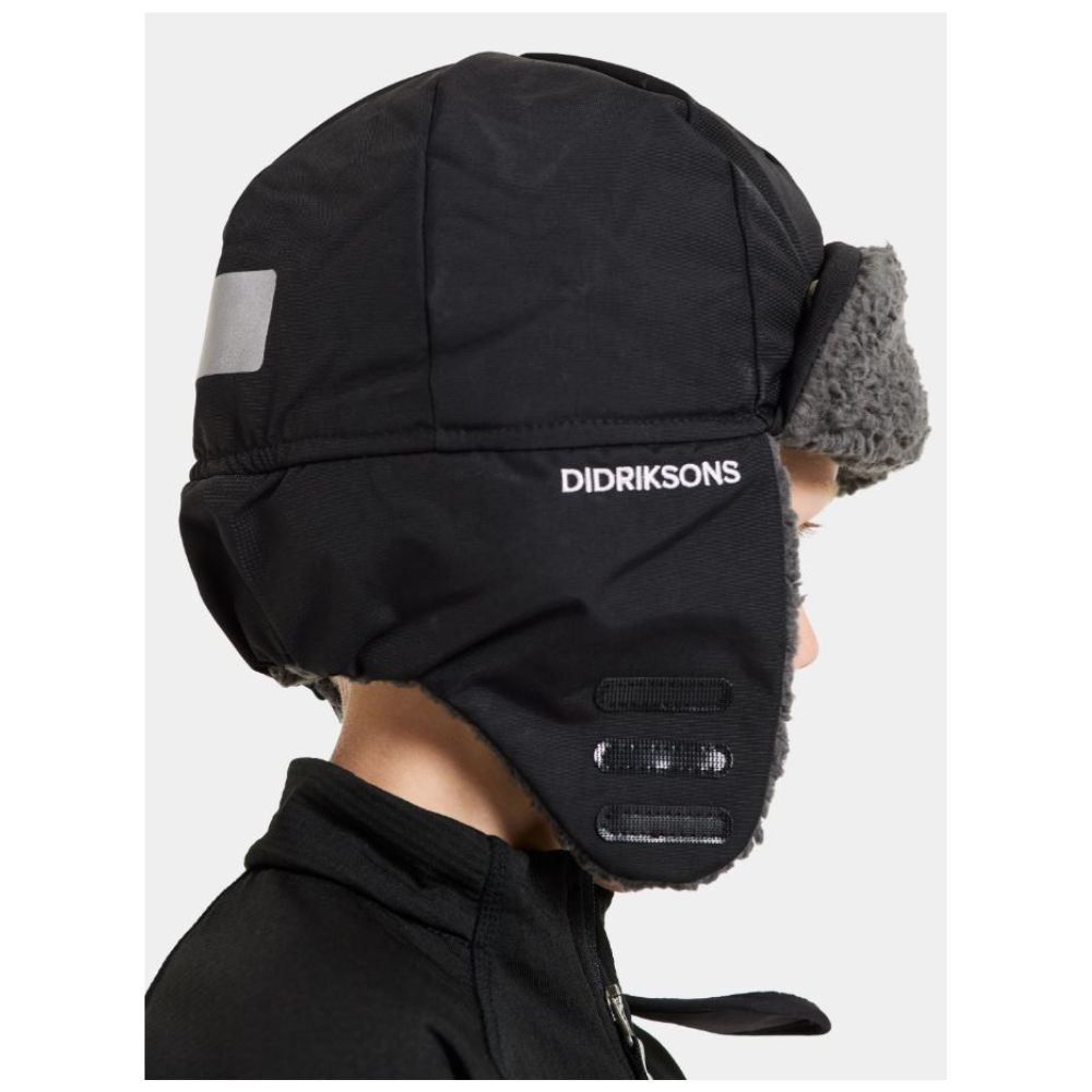 Didriksons Biggles Winter Hat for Men & Women - Waterproof & Windproof Beanie for Cold Weather - Black - Perfect for Skiing, Snowboarding & Outdoor Activities