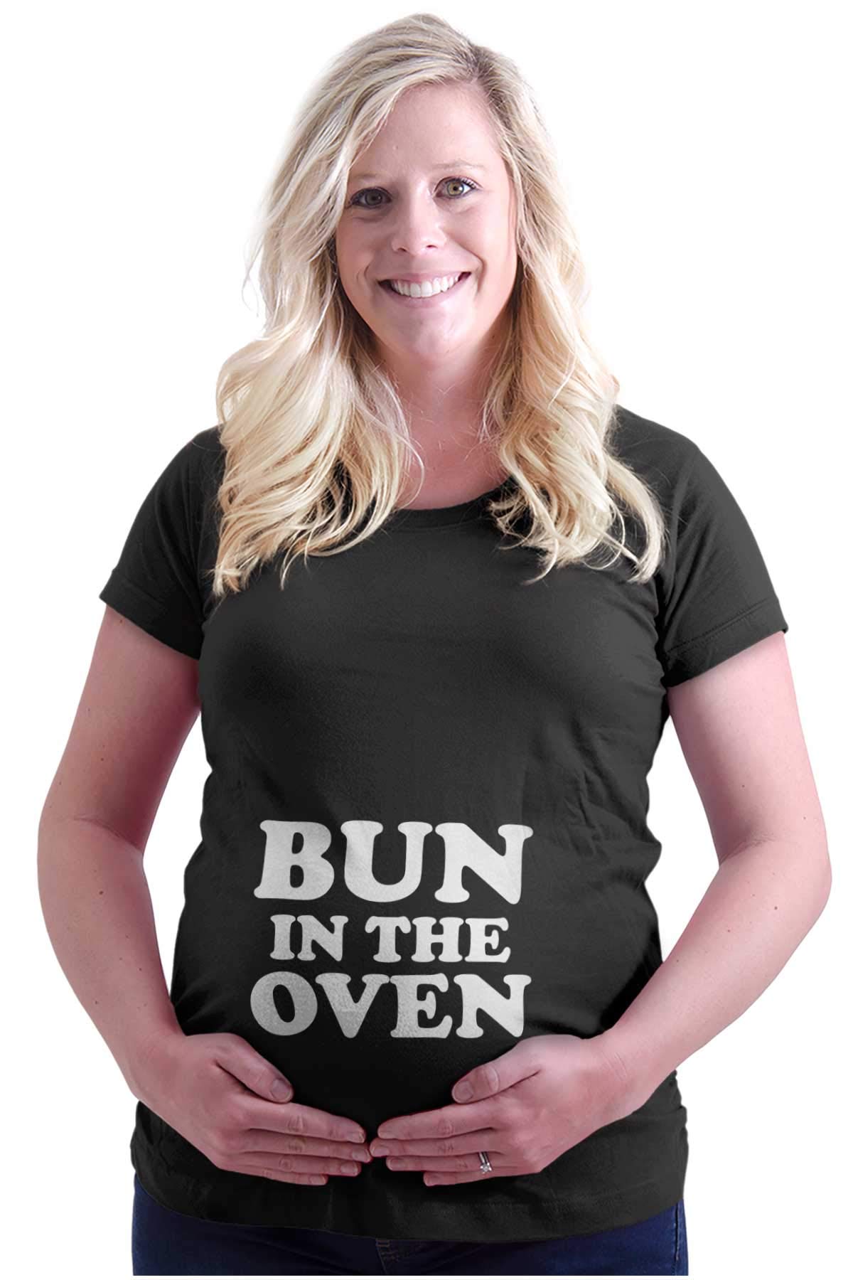 Women's Maternity 'Bun in The Oven' Expecting Mom T-Shirt - Funny Pregnancy Announcement Tee for Baby Showers & Gender Reveals