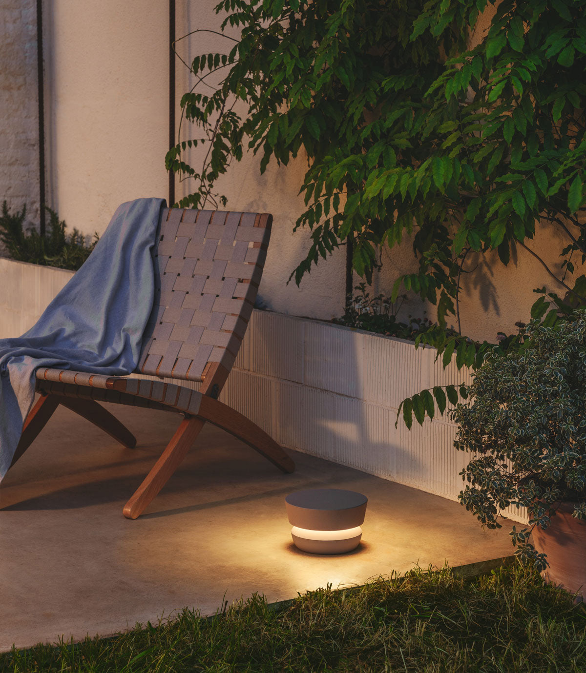 Dots Outdoor Solar LED Lamp - Waterproof Garden Lighting for Patio, Yard, Pathway - Energy Efficient Decorative Light for Outdoor Decor & Landscape