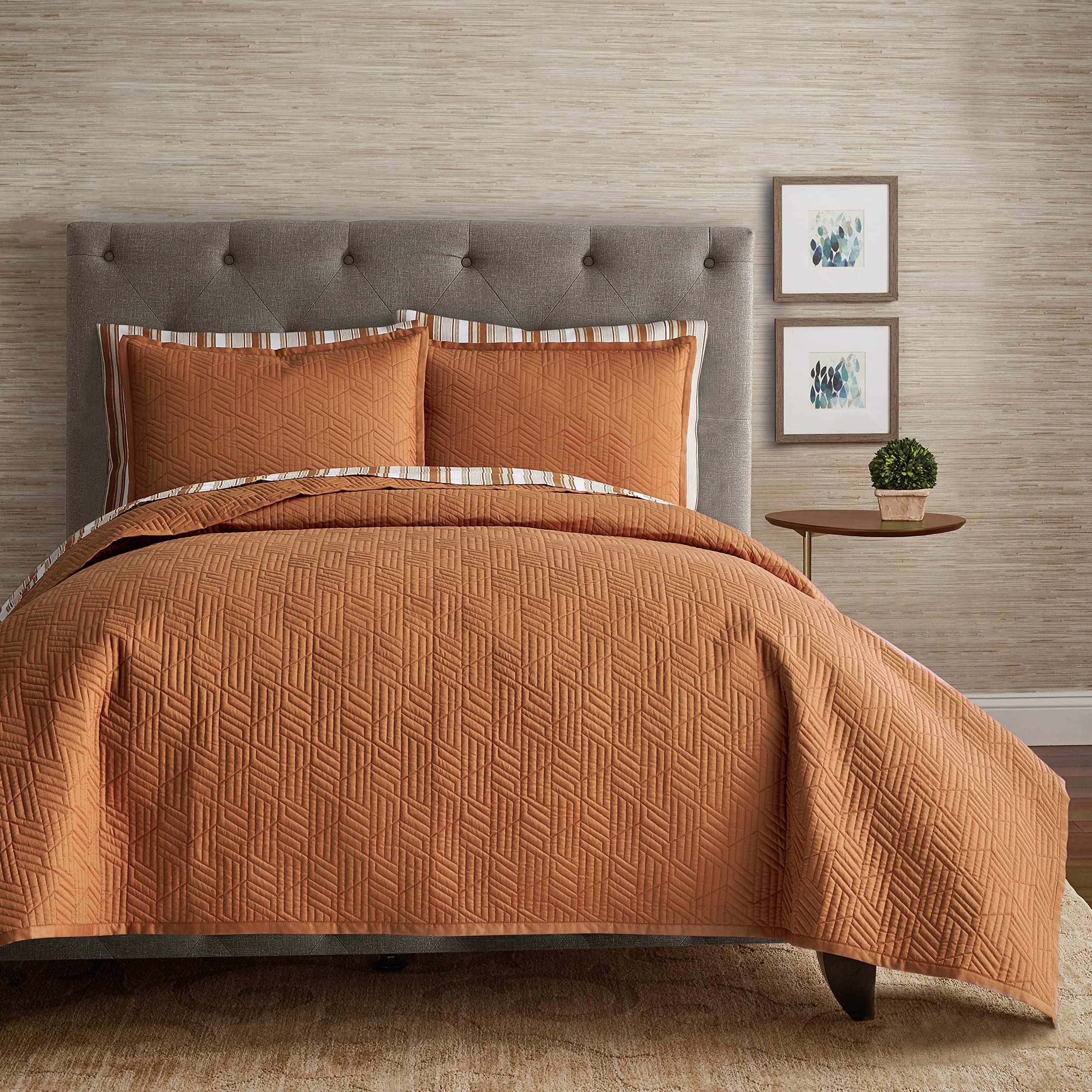 Scott Living Baristo Cotton Percale King Quilt Set - 3 Piece (1 Quilt & 2 Shams) | Luxury Geometric Bedspread | Soft, Breathable King Size Bedding in Bombay Brown | Perfect for Fall & Winter Bedroom Decor