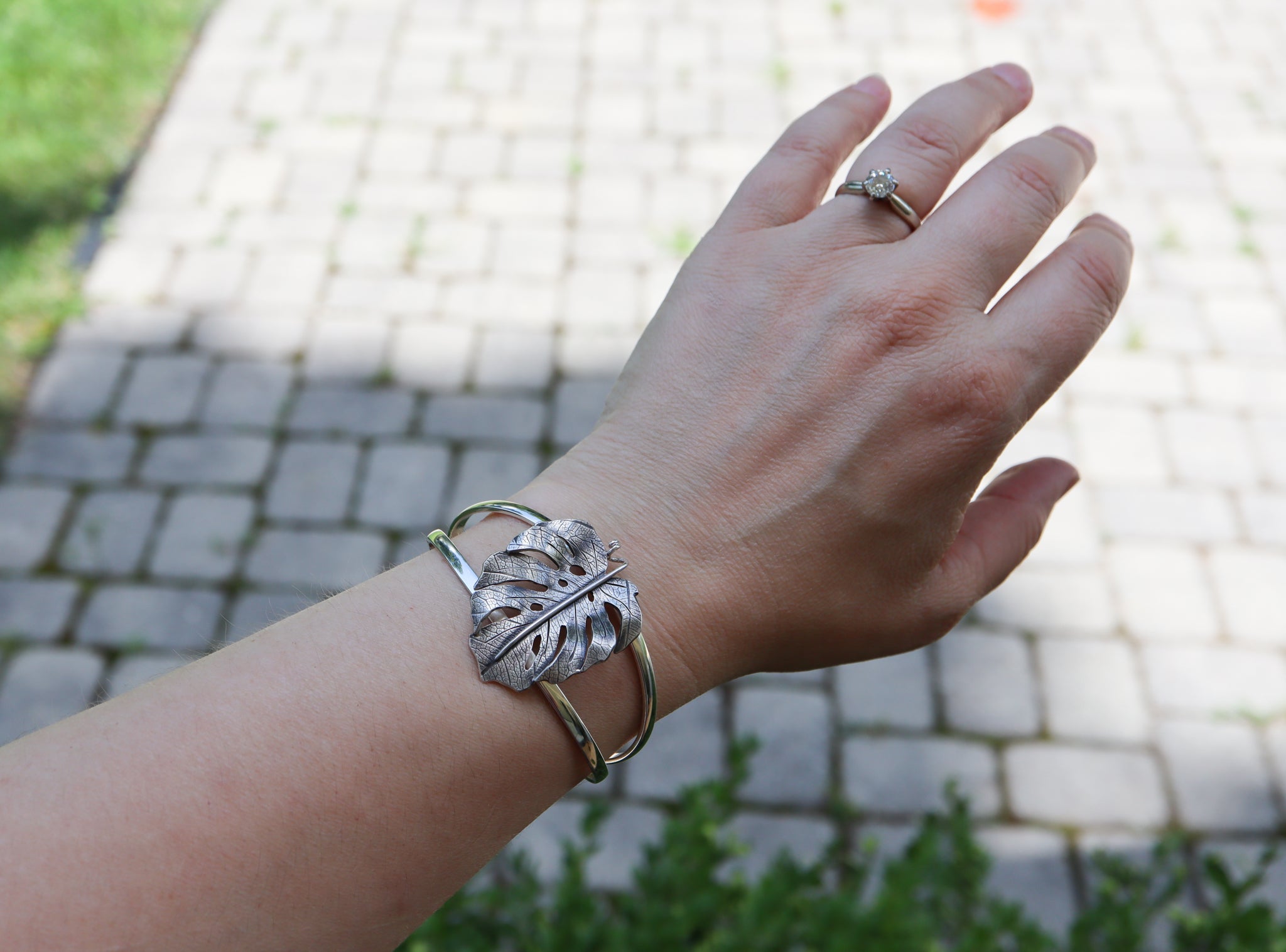 Monstera Leaf Bracelet for Women - Boho Tropical Leaf Jewelry - Adjustable Handmade Beaded Bracelet for Summer, Beach, Vacation, and Boho Fashion
