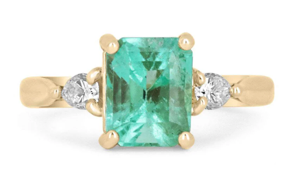 1.09 Carat 14K Gold 3 Stone Engagement Ring with Lab-Grown Diamonds & Natural Colombian Emerald - Classic Asscher Cut for Women - Perfect for Proposals, Anniversaries, and Special Occasions