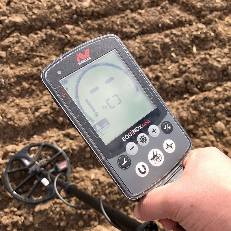 Minelab EQUINOX 800 Multi IQ Metal Detector - Waterproof & Wireless - Perfect for Treasure Hunting, Beach Metal Detecting & Outdoor Adventures