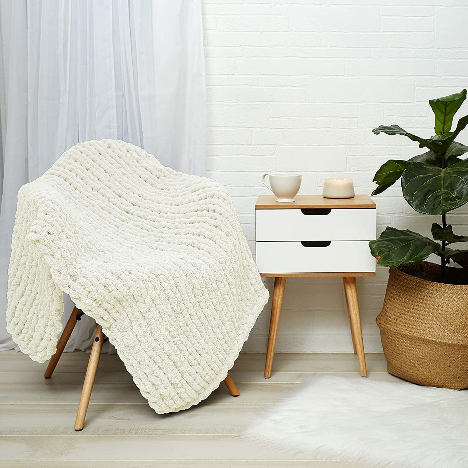Gruytoie Chunky Knit Blanket - Ultra Soft Chenille Cable Throw Blanket | Handmade Large Knitted Afghan for Bed, Sofa & Couch | Cozy Home Decor for Living Room, Bedroom & Nursery