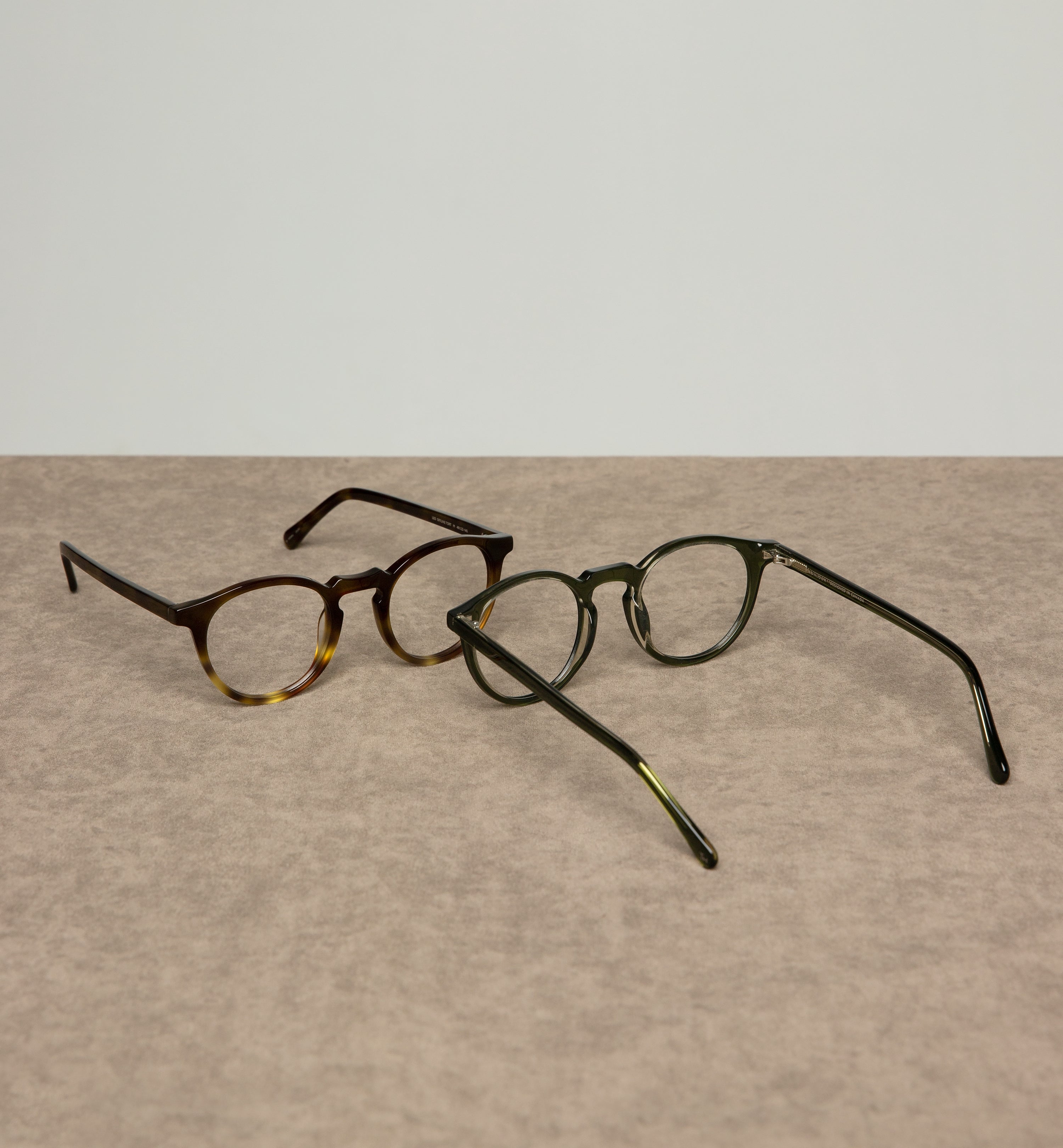 Stylish Leo Eyeglasses for Men & Women - Trendy Lightweight Frame with UV Protection - Perfect for Reading, Driving & Daily Wear
