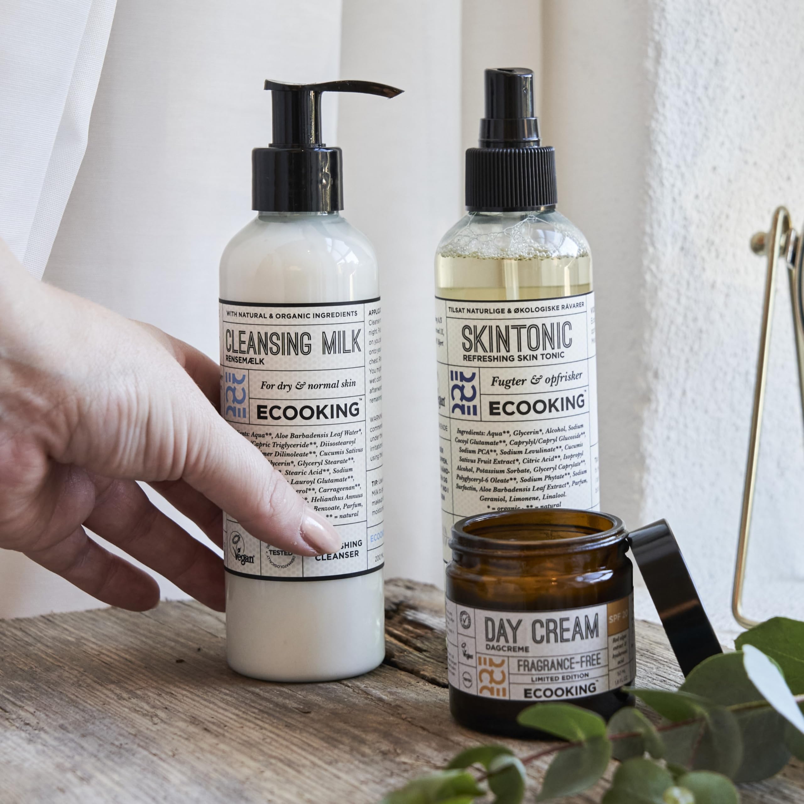 Ecooking Cleansing Milk 200ml - Gentle Face Wash for Sensitive & Dry Skin - Hydrating Deep Cleanser with Moisturizing Benefits - Daily Skincare Essential for Morning & Night Routines - Perfect for Removing Makeup & Impurities