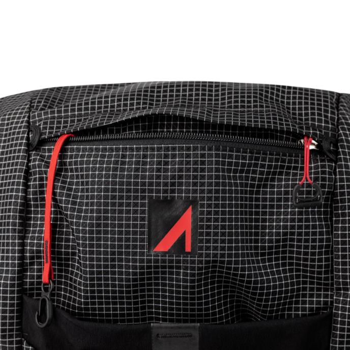 UltraSpire Epic XT 3.0 Hydration Pack - Lightweight Running Backpack with 2L Water Bladder for Trail Running, Hiking & Outdoor Adventures