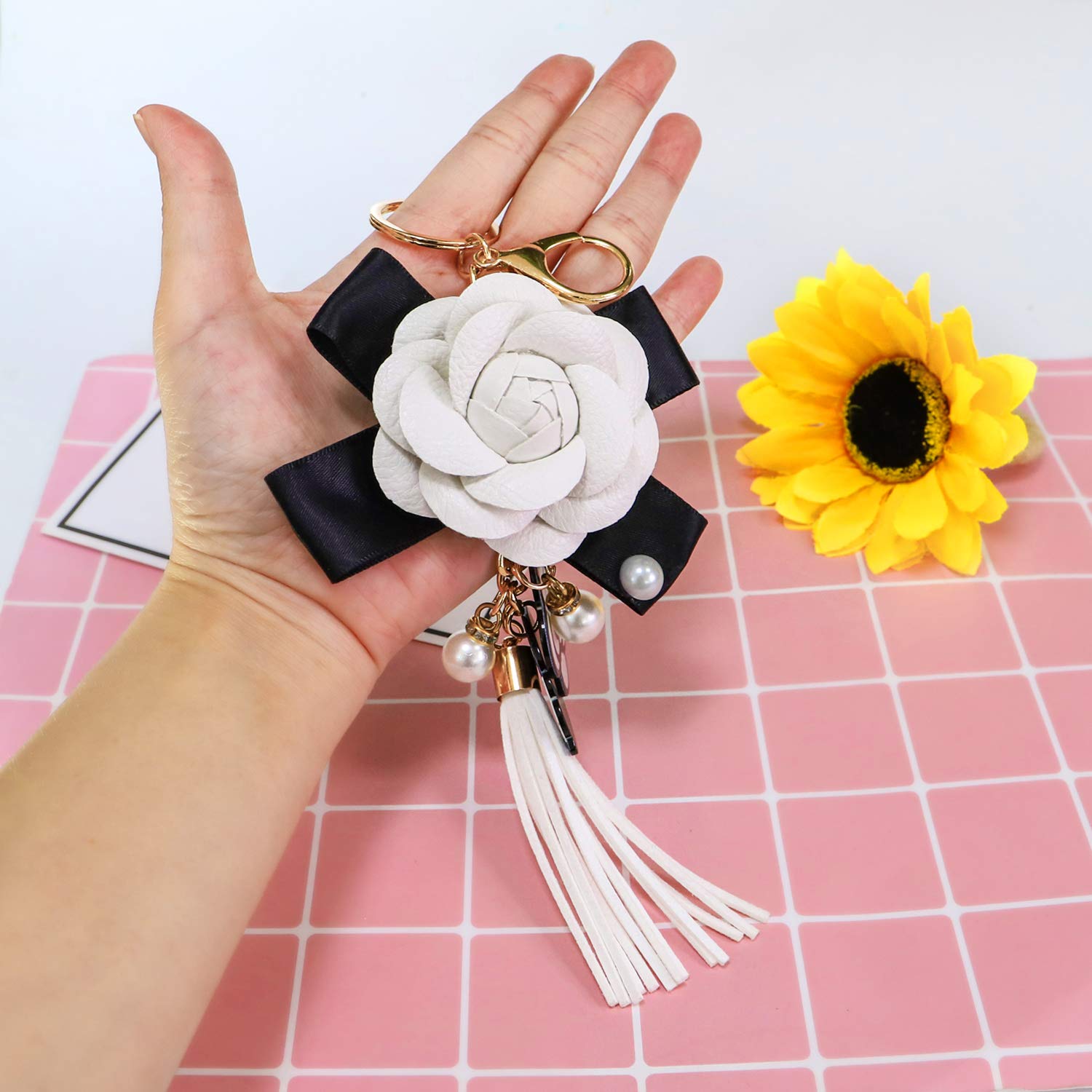 Elegant White Leather Keychain with Pearl Pendant & Long Tassel - Flower Key Ring for Handbags, Purses & Car Keys - Perfect Gift & Fashion Accessory (Ideal for Everyday Use, Parties & Special Occasions)
