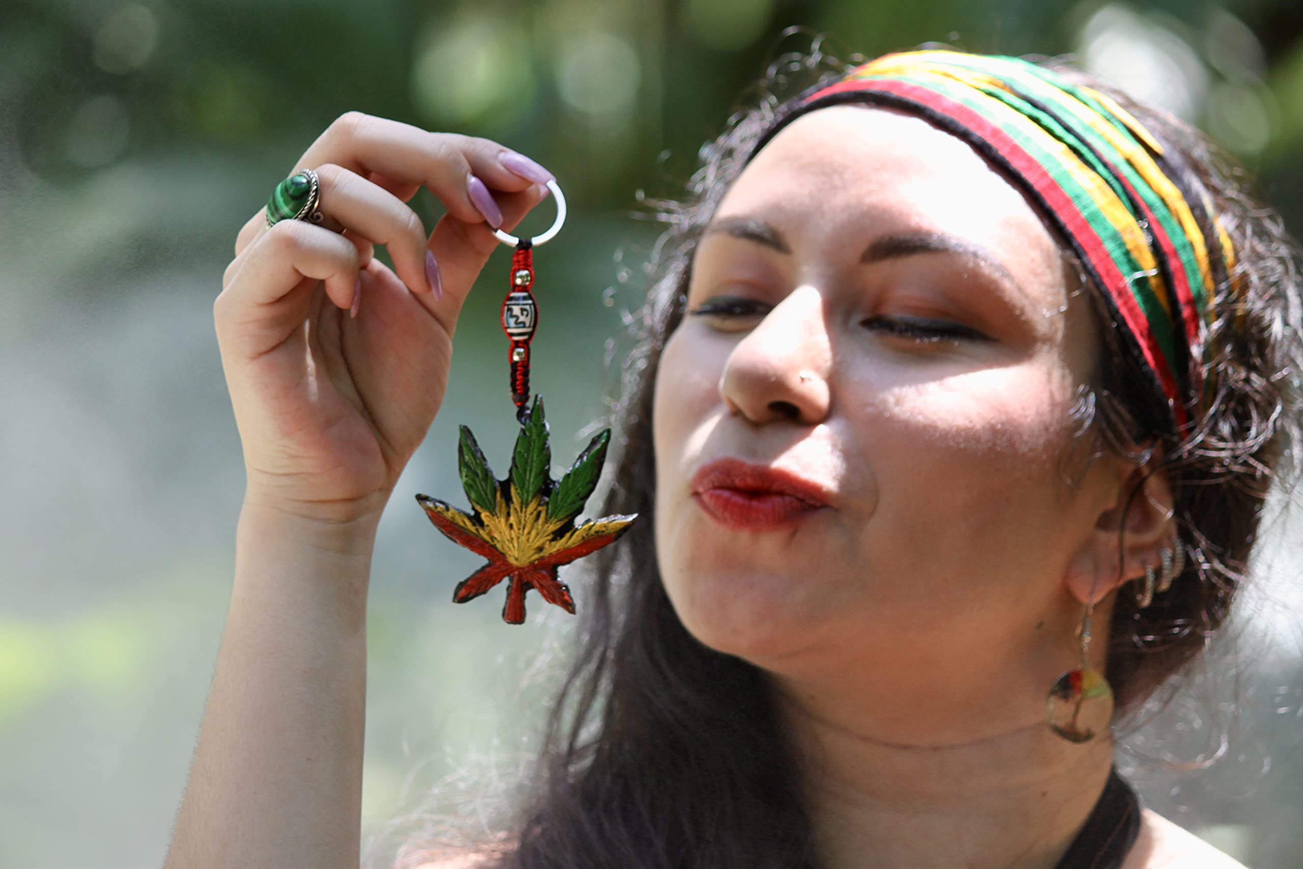 3D Pot Leaf Hemp Keychain with Macramé & Metal Ring - Handmade Boho Style Car Keys & Bag Accessories - Perfect for Hippie Gifts, Festival Fashion & Everyday Carry