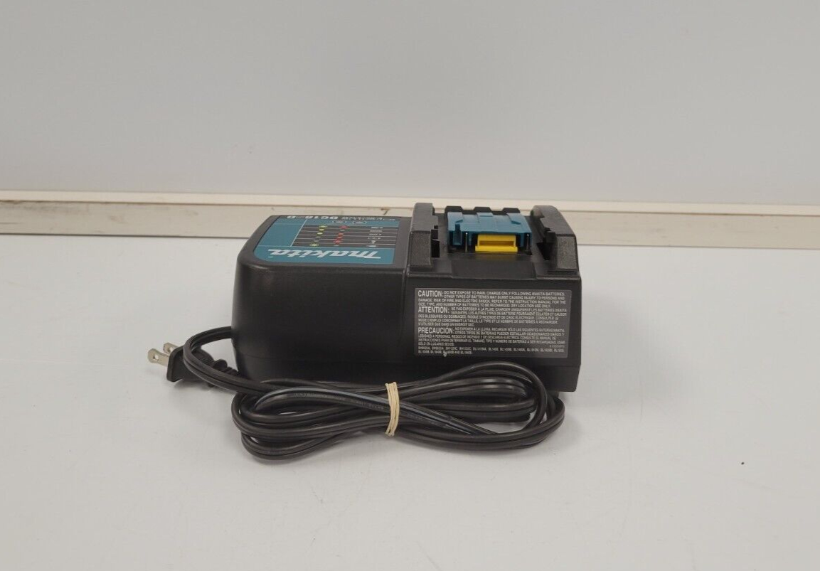 Makita DMR102 Jobsite Work Radio - Portable Bluetooth Speaker for Construction, Outdoor & DIY Projects - Waterproof & Dustproof Jobsite Radio with USB Charging