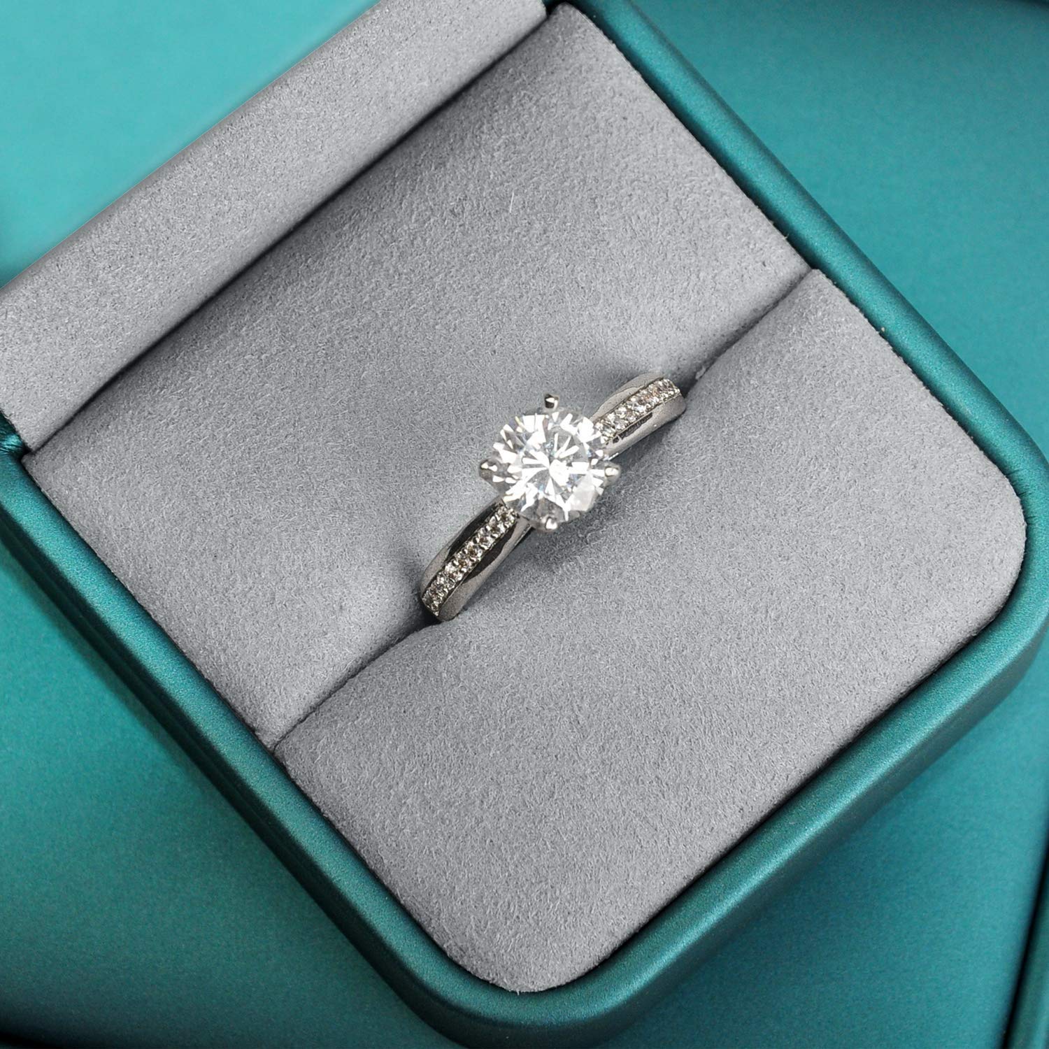 Premium Green Leather Ring Box - Small Vintage Jewelry Presentation Case for Proposal, Engagement & Wedding - Perfect for Romantic Surprises & Gift Giving