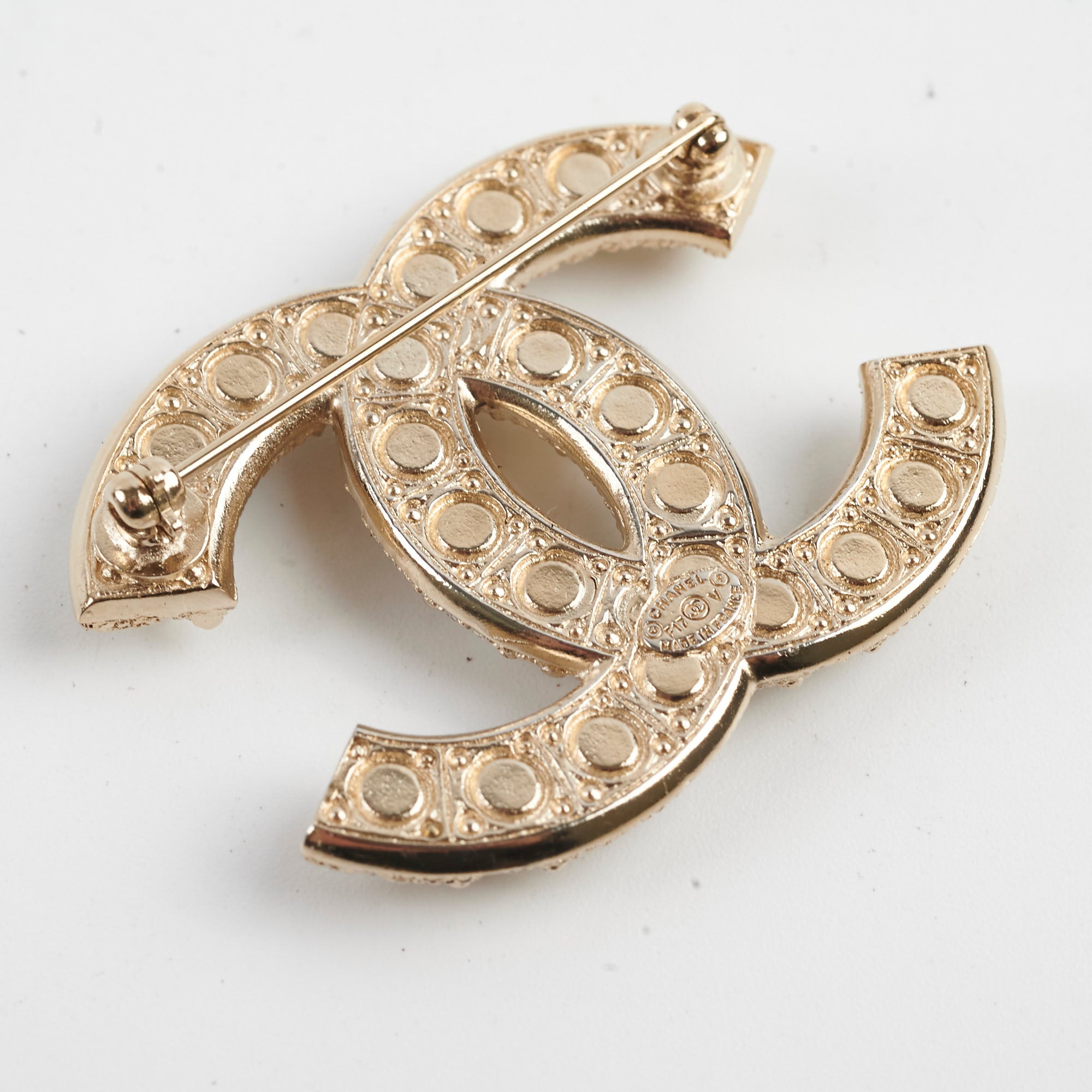 Chanel CC Logo Gold Pearl Rhinestone Brooch - Elegant Fashion Jewelry for Women | Perfect for Dresses, Blazers & Special Occasions