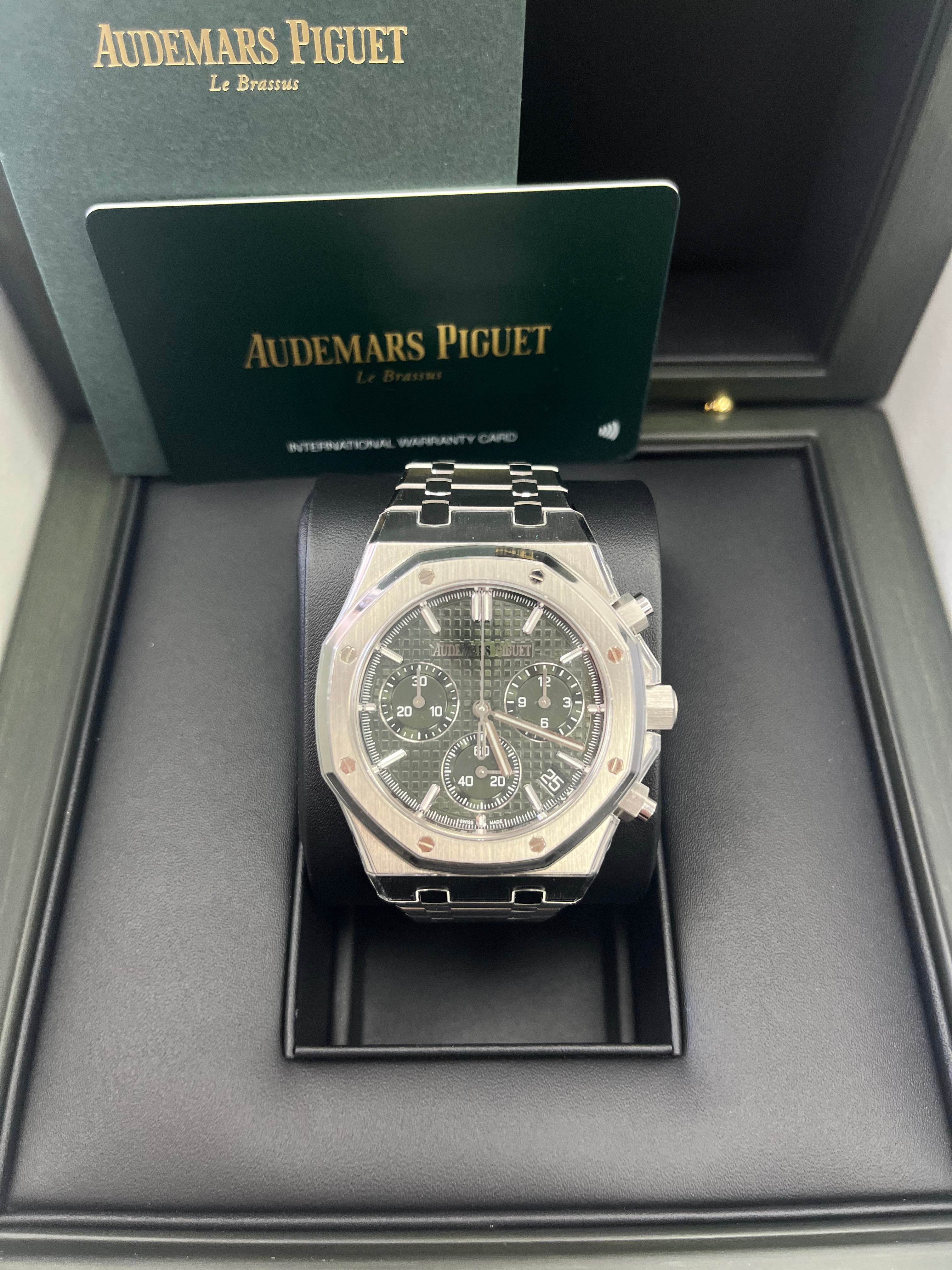 Audemars Piguet Royal Oak Chronograph 26240ST.OO.1320ST.08 Men's Luxury Watch - Premium Swiss Automatic Chronograph for Business, Formal & Special Occasions