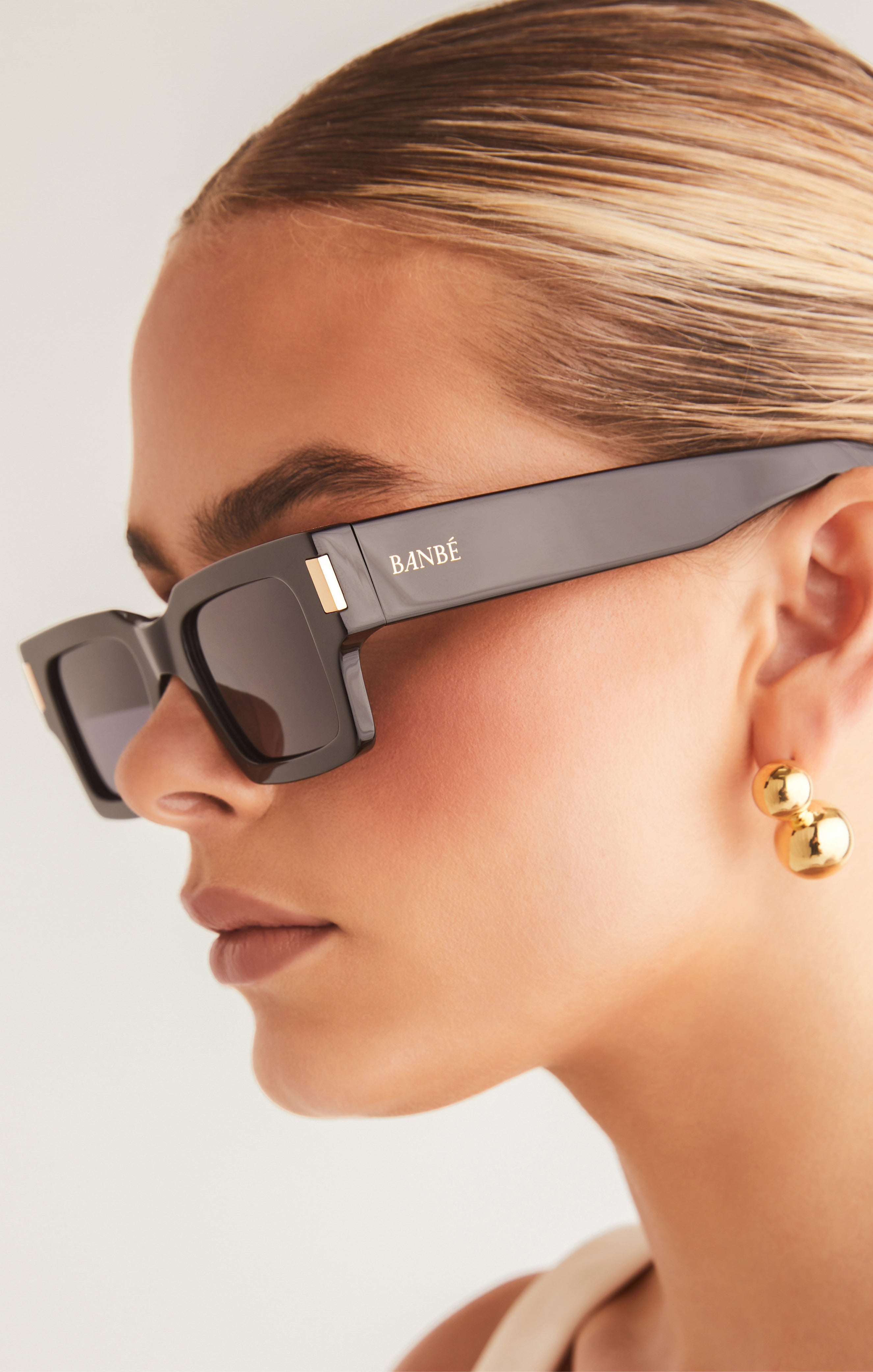 Banbè The Sara Black Sunglasses for Women - UV Protection, Polarized, Fashionable Aviator Style - Perfect for Driving, Beach, and Outdoor Activities