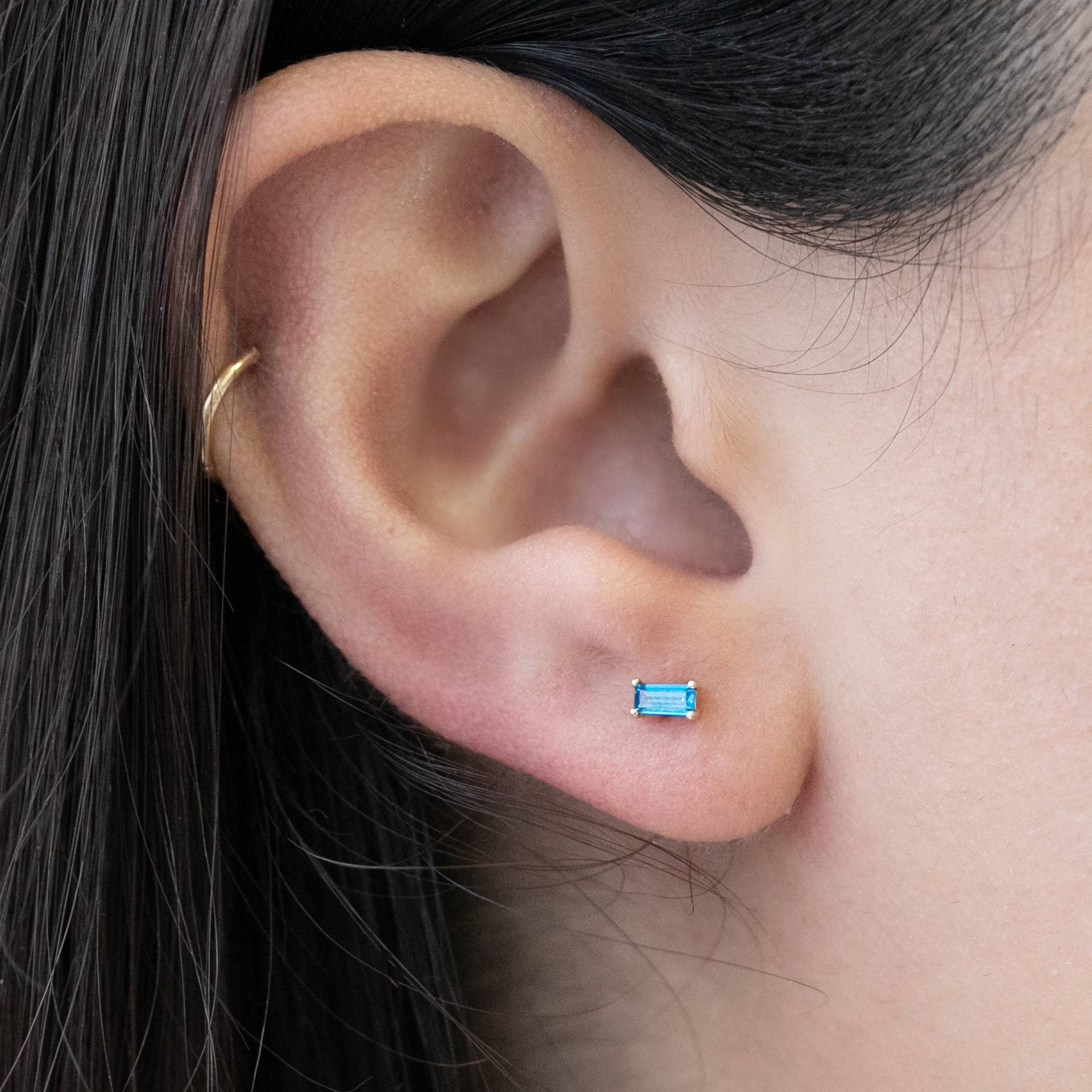 20G Emerald Conch Stud Forward Helix Piercing Earrings - Hypoallergenic Surgical Steel Jewelry for Cartilage & Helix - Perfect for Everyday Wear & Special Occasions