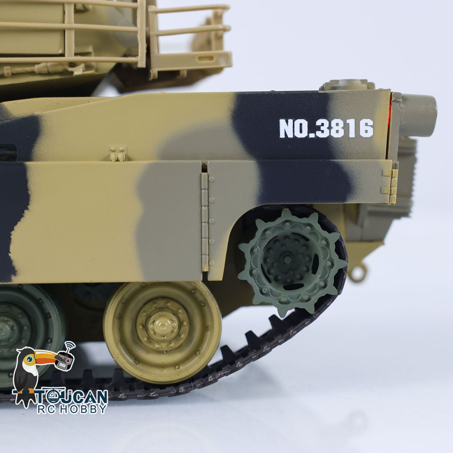 Heng Long 1/24 Scale RC Tank Abrams M1A2 3816 - 2.4GHz Remote Control Battle Vehicle, Realistic Military Panzer Simulation Model, Pre-Painted & Assembled - Perfect for Military Enthusiasts, Collectors and RC Battle Games