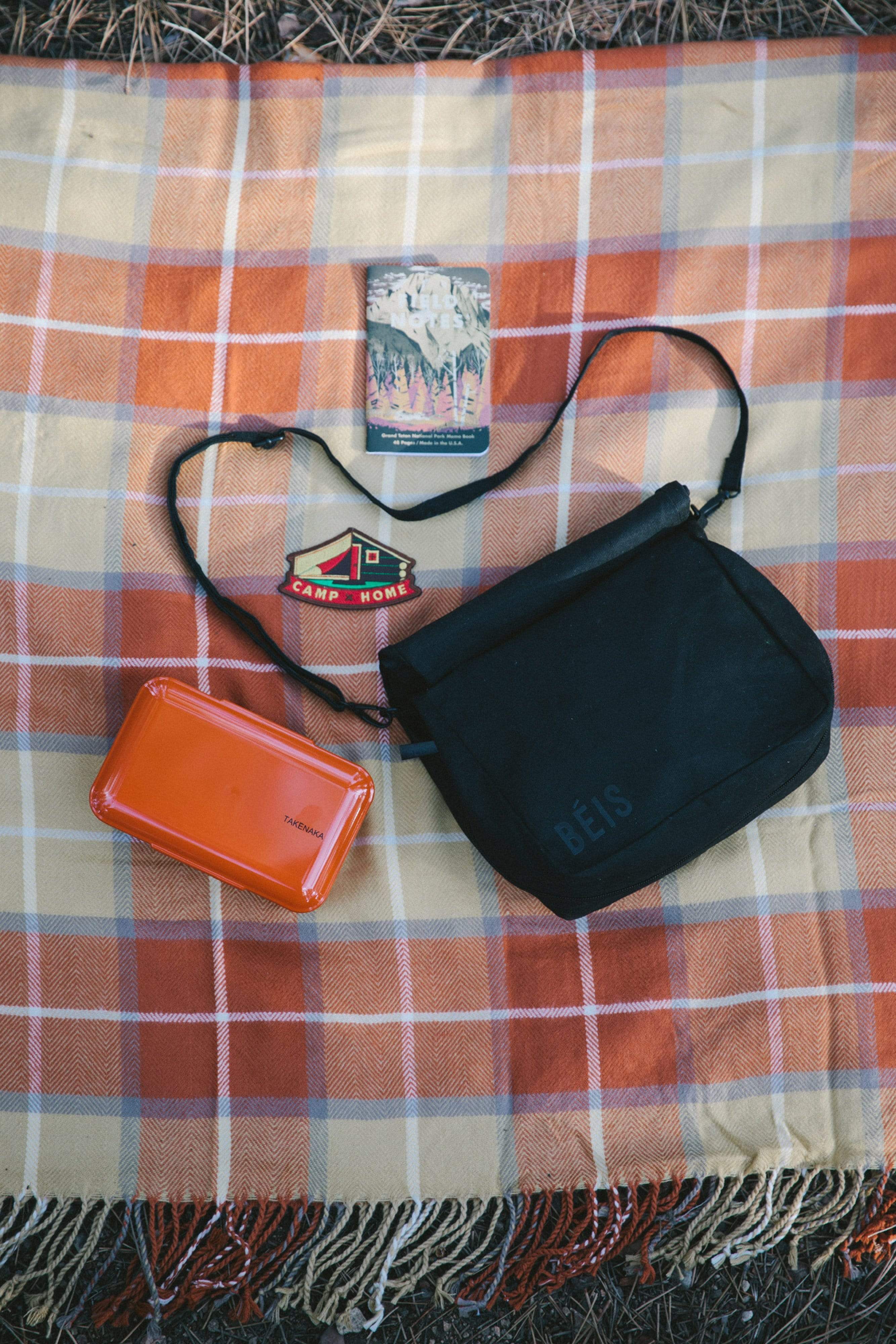 Premium Insulated Lunch Bag in Black - Leakproof & Reusable for Work, School, Picnics & Outdoor Activities
