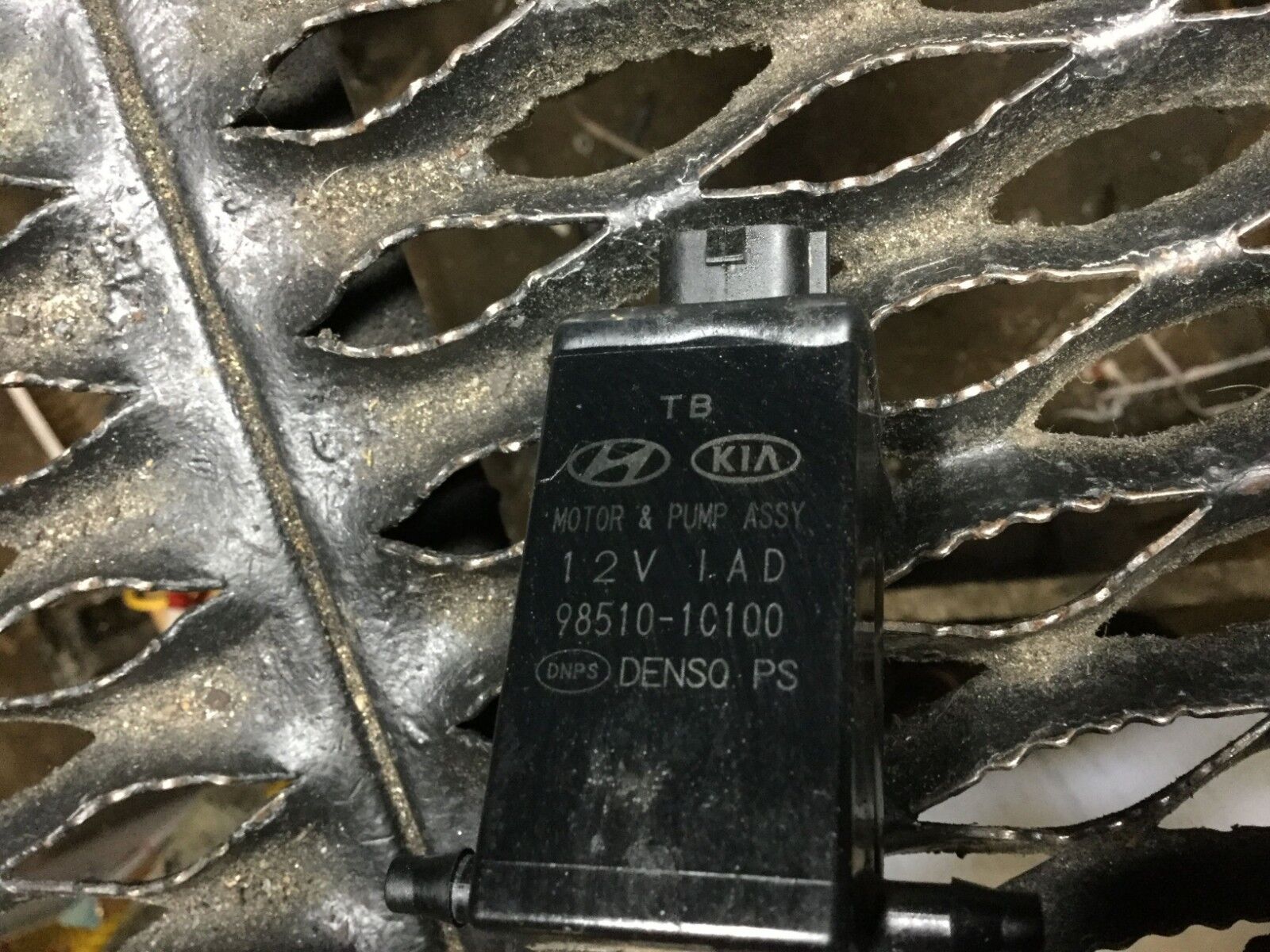 06-11 Kia Rio Windshield Washer Pump OEM Replacement Part - Perfect for Car Maintenance & Windshield Cleaning