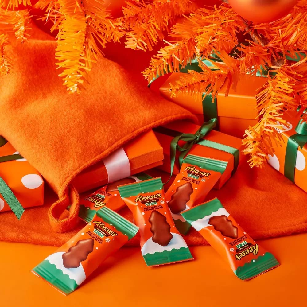 Reese's Peanut Butter Trees Milk Chocolate Holiday Candy - 0.6oz Individually Wrapped Snack Size (2lb Bulk Pack) - Perfect for Christmas Stocking Stuffers, Office Party Treats & Holiday Gift Baskets