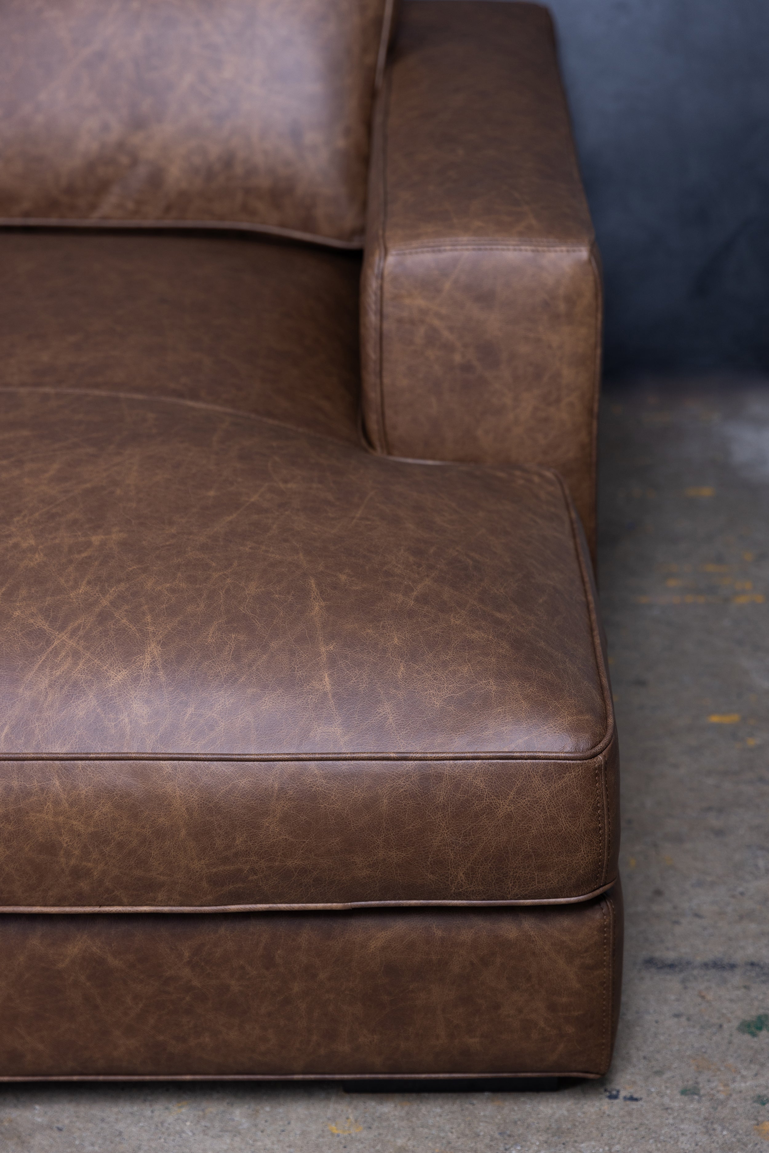 MADDEX DELUXE U-SHAPE CHAISE LOUNGE - Modern Sectional Sofa with Ottoman for Living Room, Bedroom & Office - Comfortable Lounge Chair for Relaxing, Reading & Napping