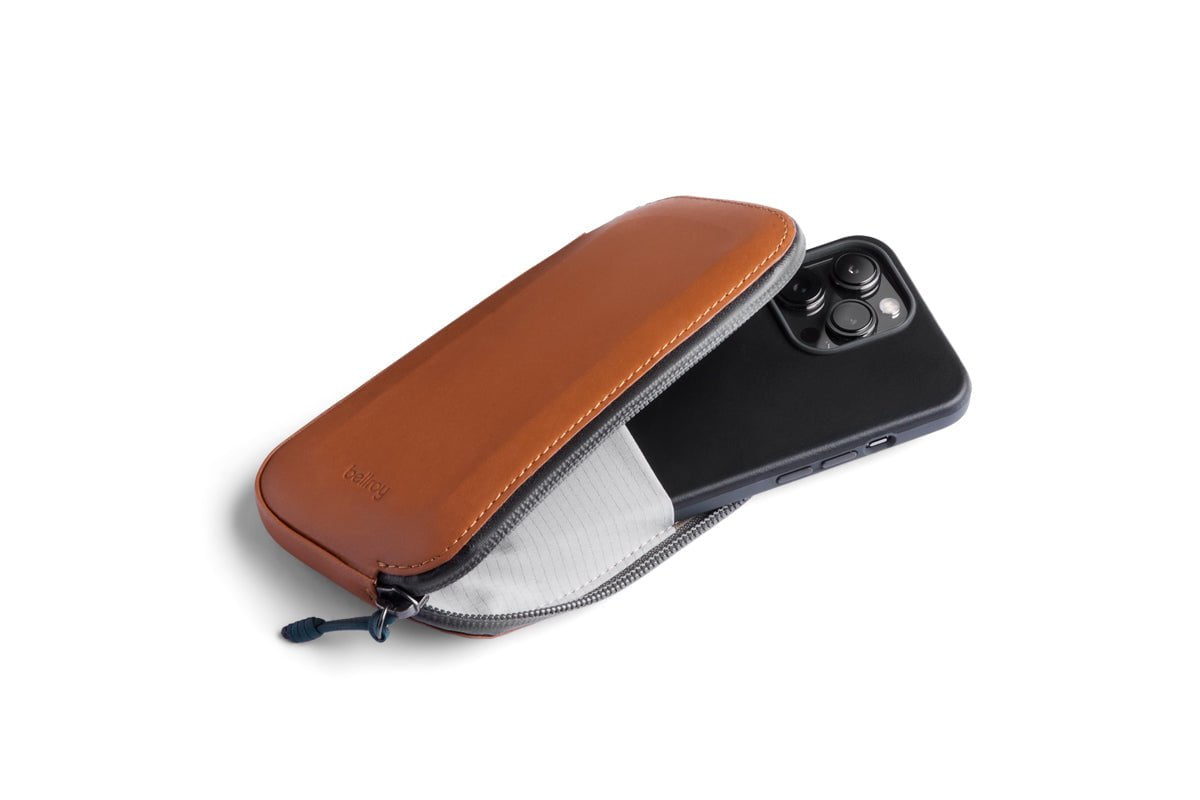 Bellroy Venture Phone Pocket - Slim & Secure Phone Holder for Everyday Carry | Perfect for Hiking, Travel & Outdoor Adventures