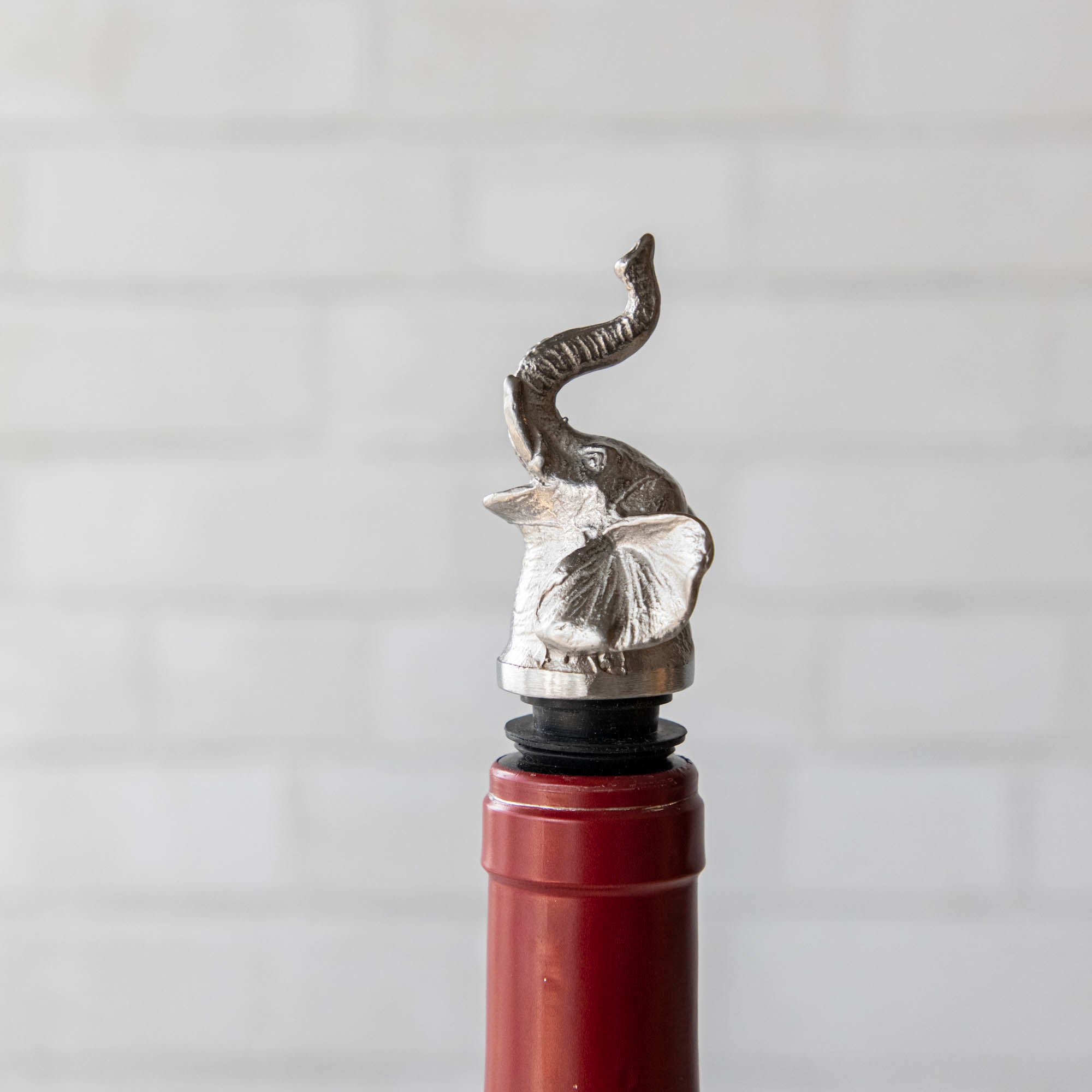 Premium Elephant-Shaped Liquor Bottle Pourer - Perfect for Whiskey, Vodka, and Cocktail Bars - Ideal for Home Bars, Parties, and Gifts