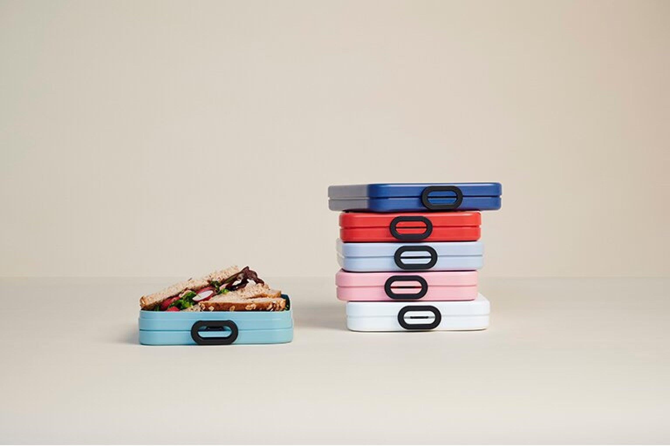 Mepal Flat Lunch Box – 800ml Nordic Pink Sandwich Container – Ideal for Office, School & Travel – Fits 2 Sandwiches or 4 Bread Slices – Compact Design for Laptop Bags & Backpacks – BPA-Free Food Storage for Work Lunch, Picnics & Commuting