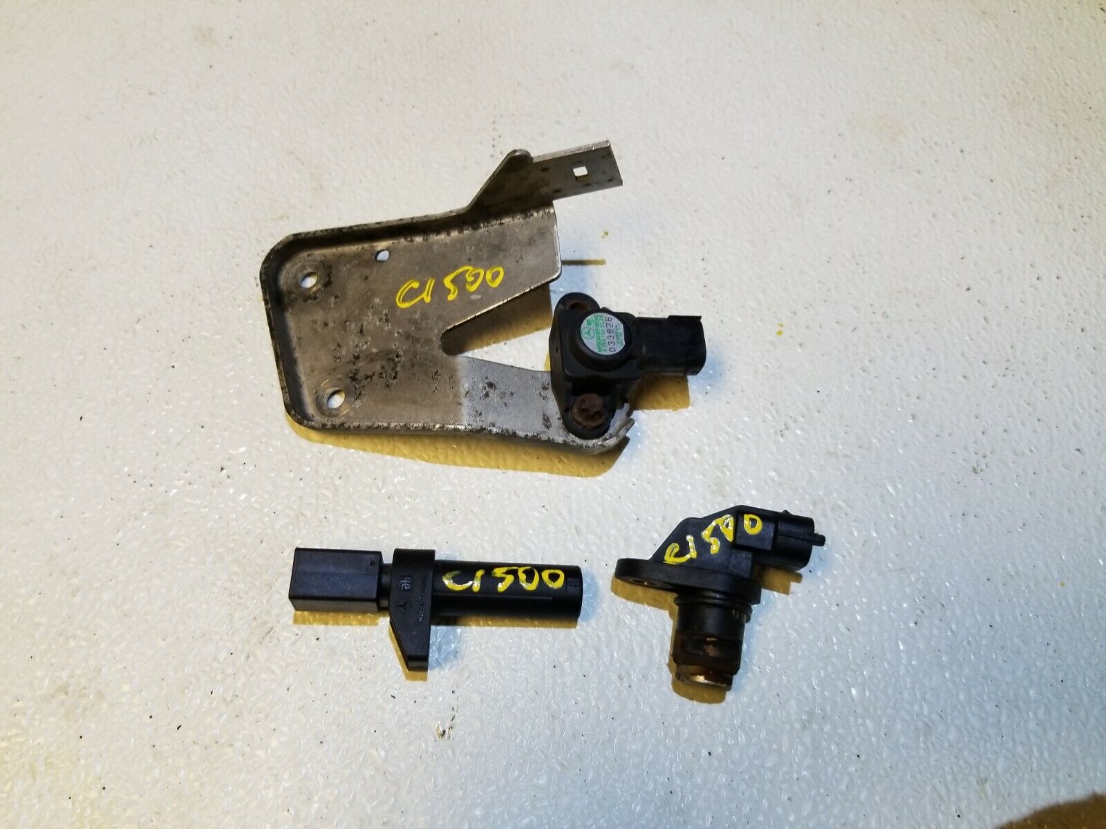 Original OEM M113 5.0L Crankshaft & Camshaft Position Sensor for 2003-2006 Mercedes CL500 - Perfect for Engine Diagnostics & Performance Tuning