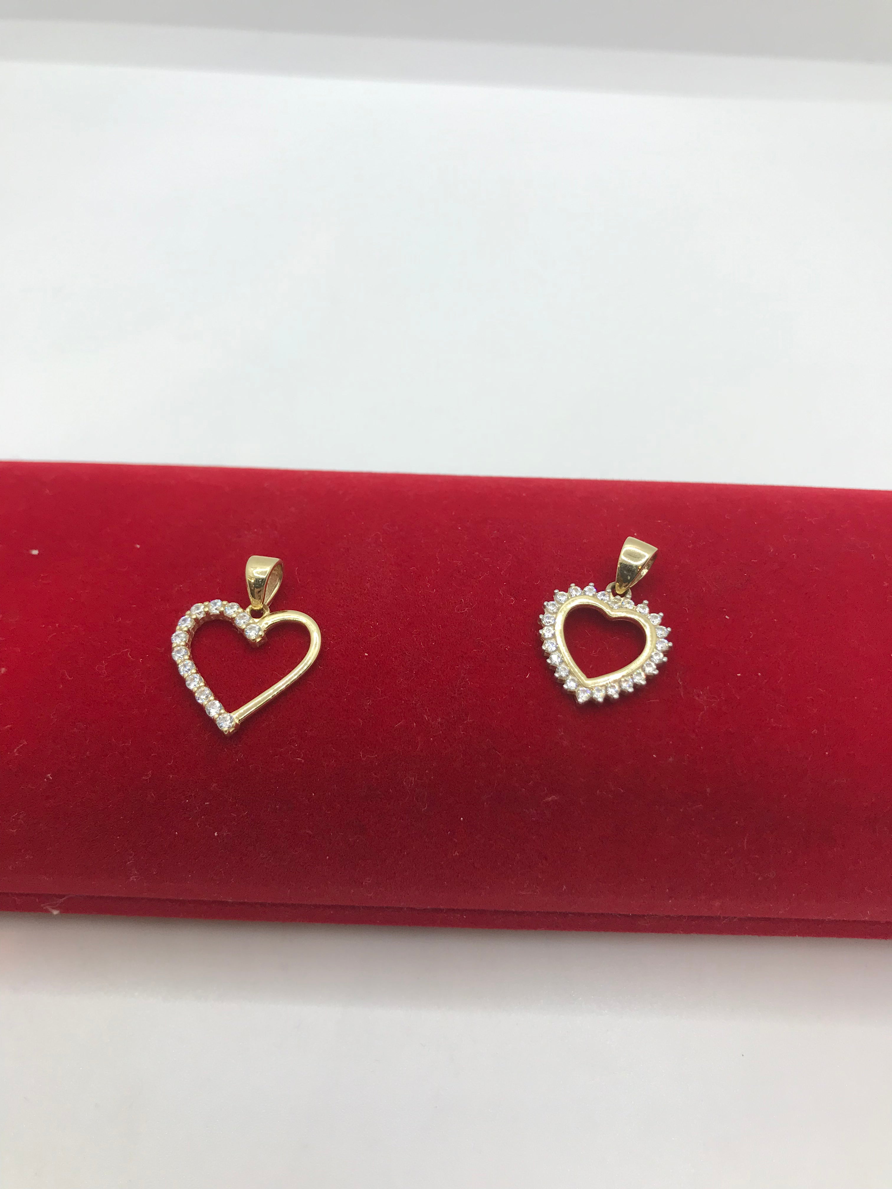10K Gold Heart Pendant Necklace for Women - Dainty & Elegant Jewelry Gift for Valentine's Day, Anniversary, or Birthday - Perfect for Everyday Wear & Special Occasions