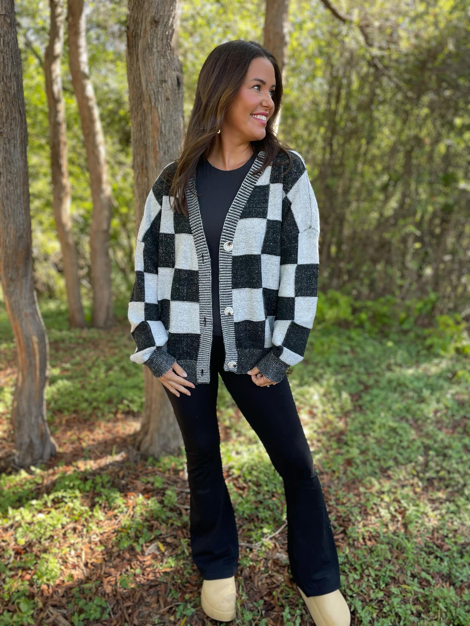 PREORDER: Stylish Checkered Cardigan for Women - 3 Color Options | Cozy Fall & Winter Fashion | Perfect for Casual Outfits, Office Wear & Date Nights