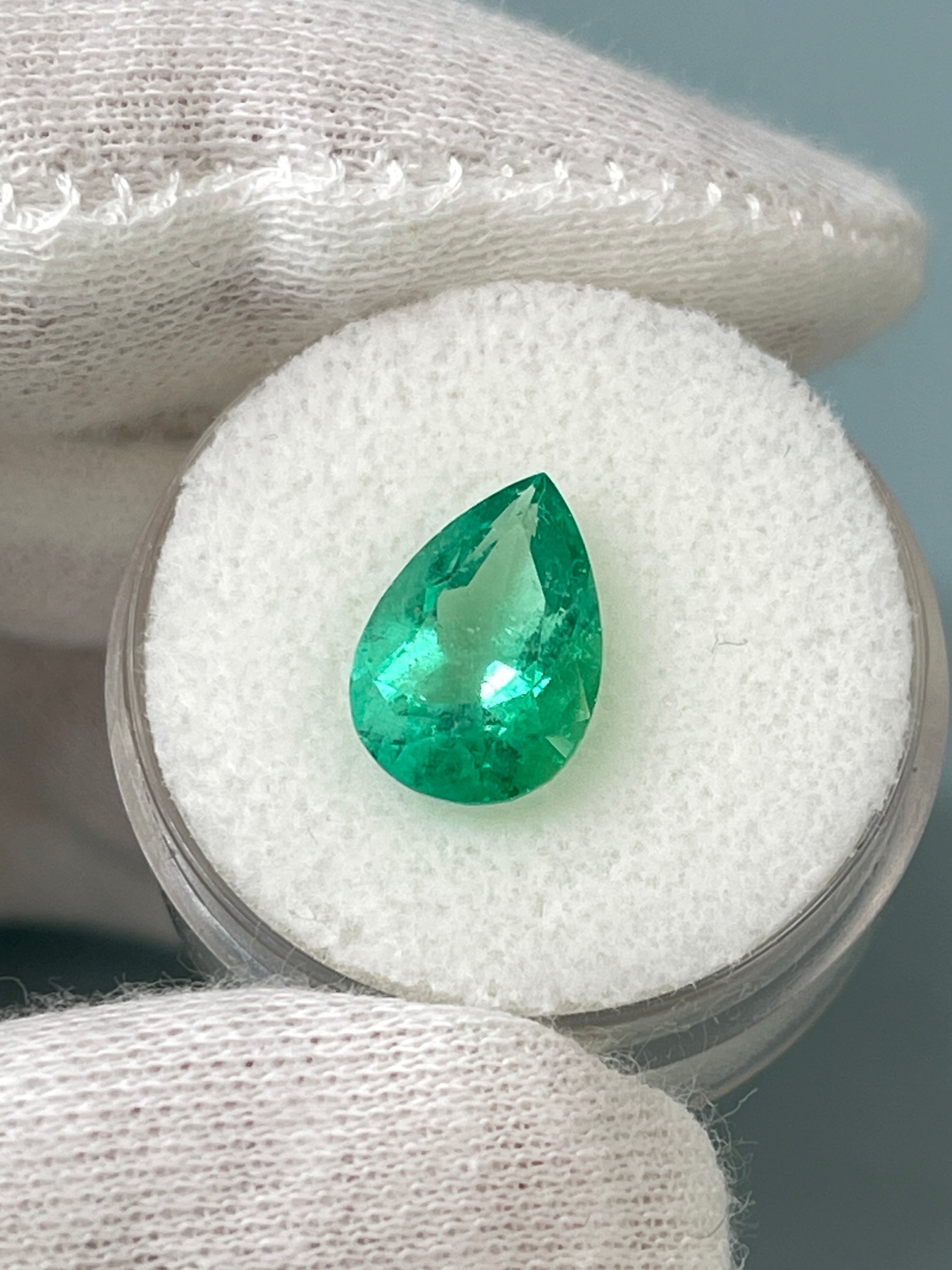 2.95 Carat 12.5x8.5mm Medium Green Natural Colombian Loose Emerald Pear Cut Gemstone for Jewelry Making & Engagement Rings