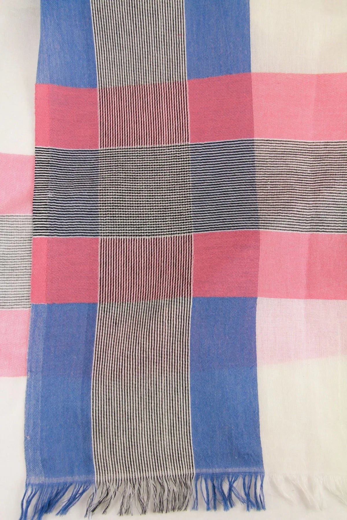 Stylish Oversized Plaid Scarf for Women - Soft Winter Fashion Accessory - Perfect for Cold Weather, Office, and Travel Outfits