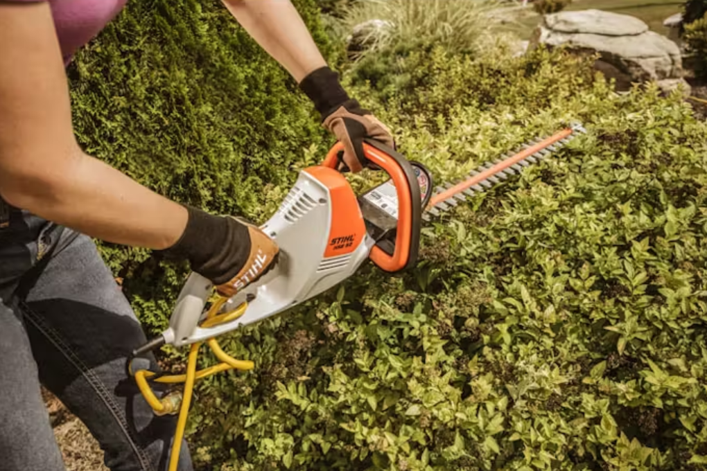 STIHL HSE 52 Electric Hedge Trimmer with 20-Inch Blade 120V - Perfect for Home Garden Landscaping and Yard Maintenance