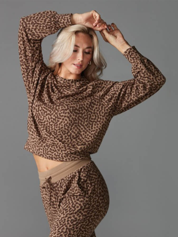 Tavi Ease Crew Women's Sweatshirt - Soft Fleece Pullover with Desert Wild Print | Cozy Casual Wear for Women | Perfect for Lounge, Workout & Outdoor Activities