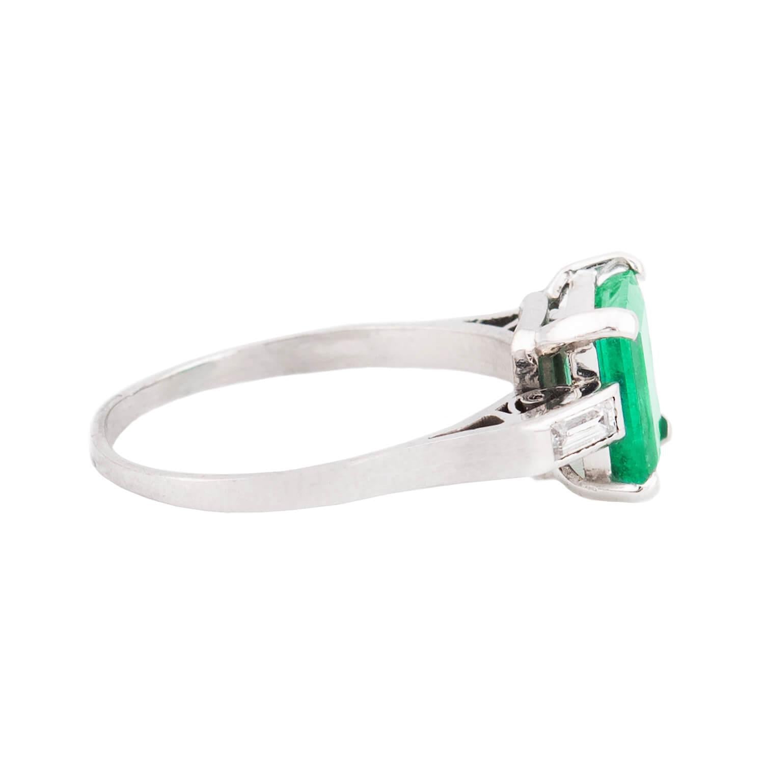 Platinum Emerald and Diamond Ring for Women - Vintage Style Luxury Jewelry for Engagement, Wedding, and Special Occasions