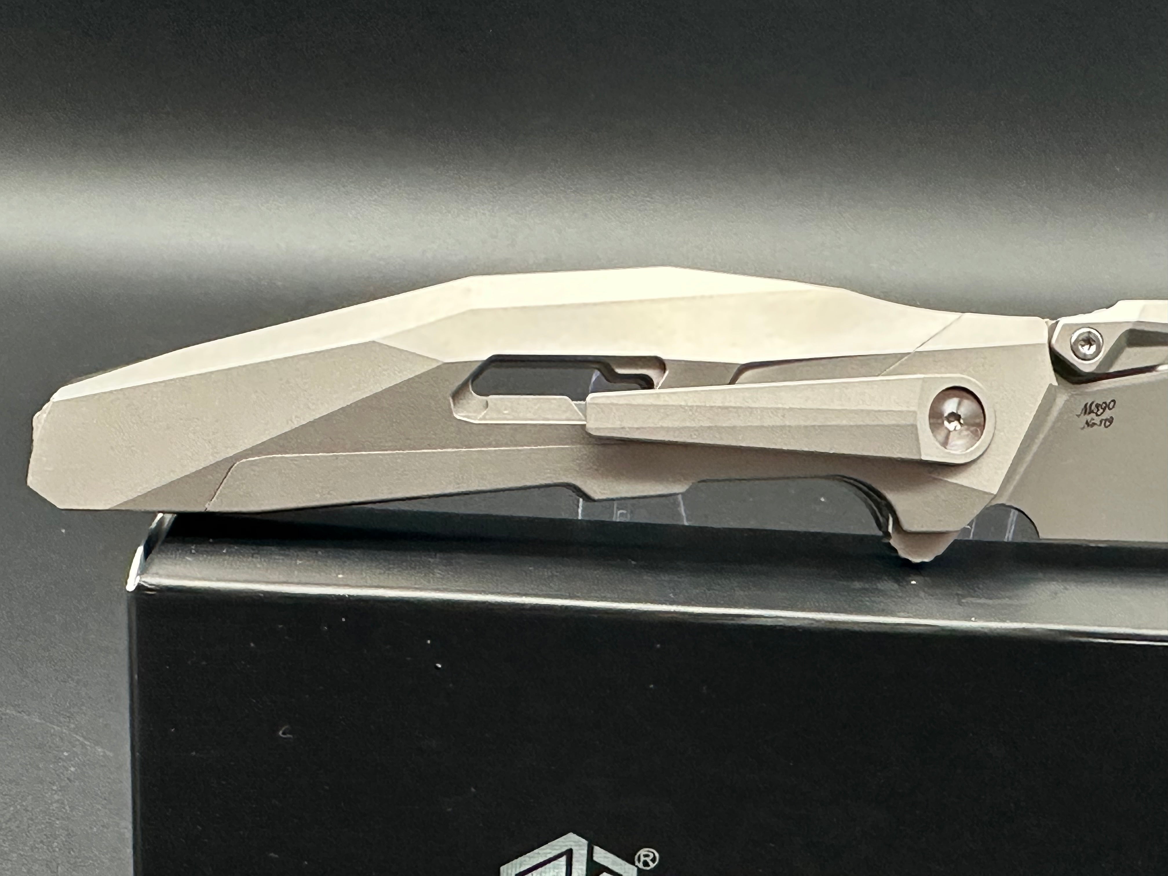 Rike RK Shadow EDC Pocket Knife - High-Quality Folding Knife for Outdoor, Camping, Hiking & Everyday Carry (EDC)