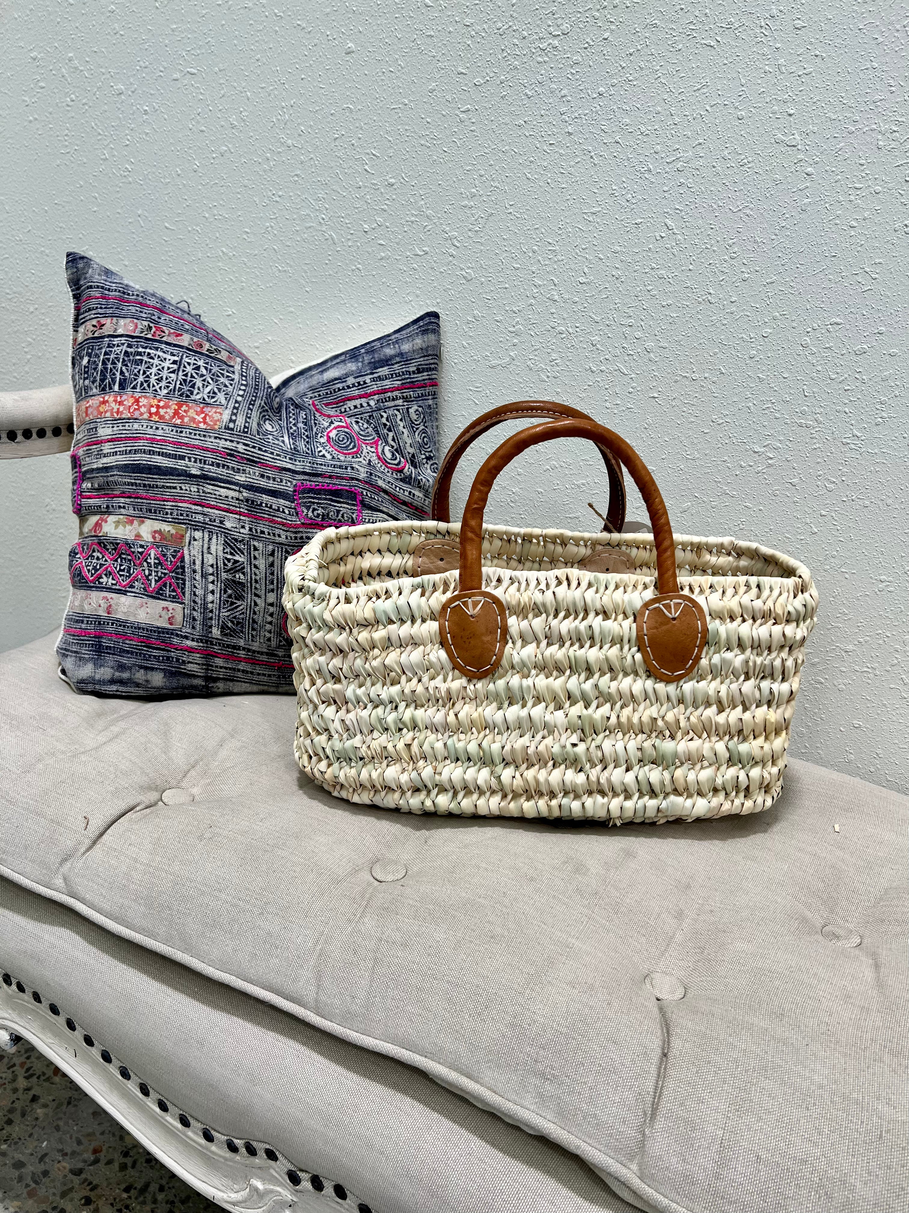 Handwoven Caramel Brown Round Basket with Short Handle - Perfect for Picnics, Home Decor, and Storage